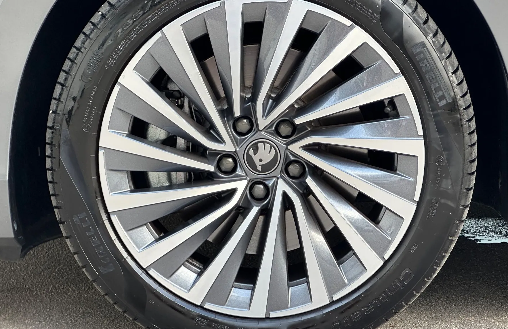 Zunanja slika - Škoda Superb - Combi L K 2.0 TSI DSG - 19