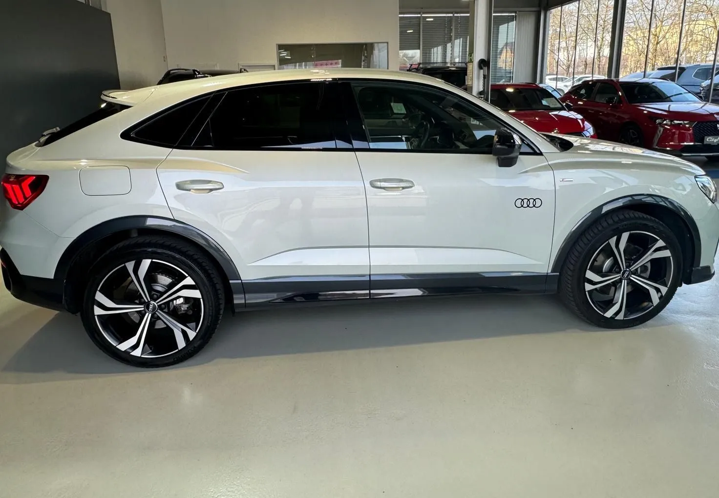 Zunanja slika - Audi Q3 - Sportback 45TFSI-QUATTRO-S LINE-EDITION1-RADAR-LANE-VIRTUAL - 3