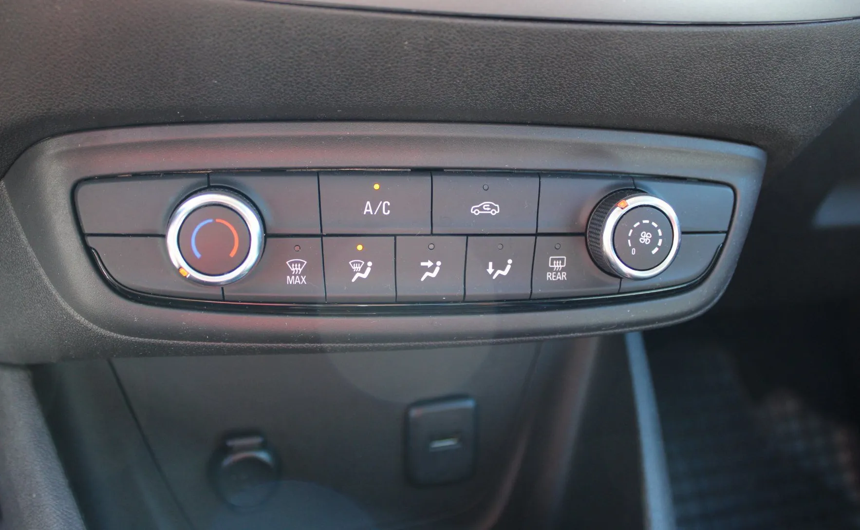 Zunanja slika - Opel Crossland X - 1.2 61KW Edition-LED ŽAROMETI-PDC-37.000km - 19