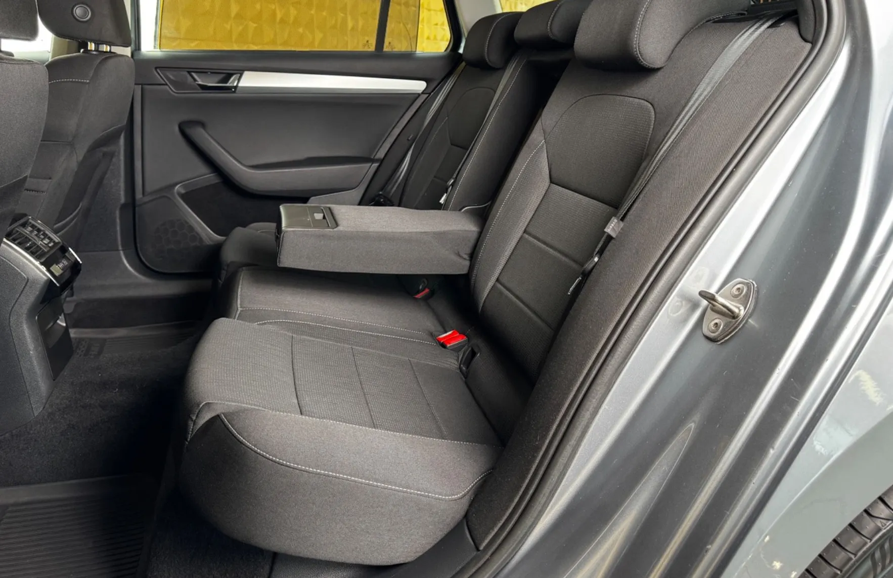 Zunanja slika - Škoda Superb - 2.0 TDI 4X4-MEMORY-GRETJE-Bi XENON - 17