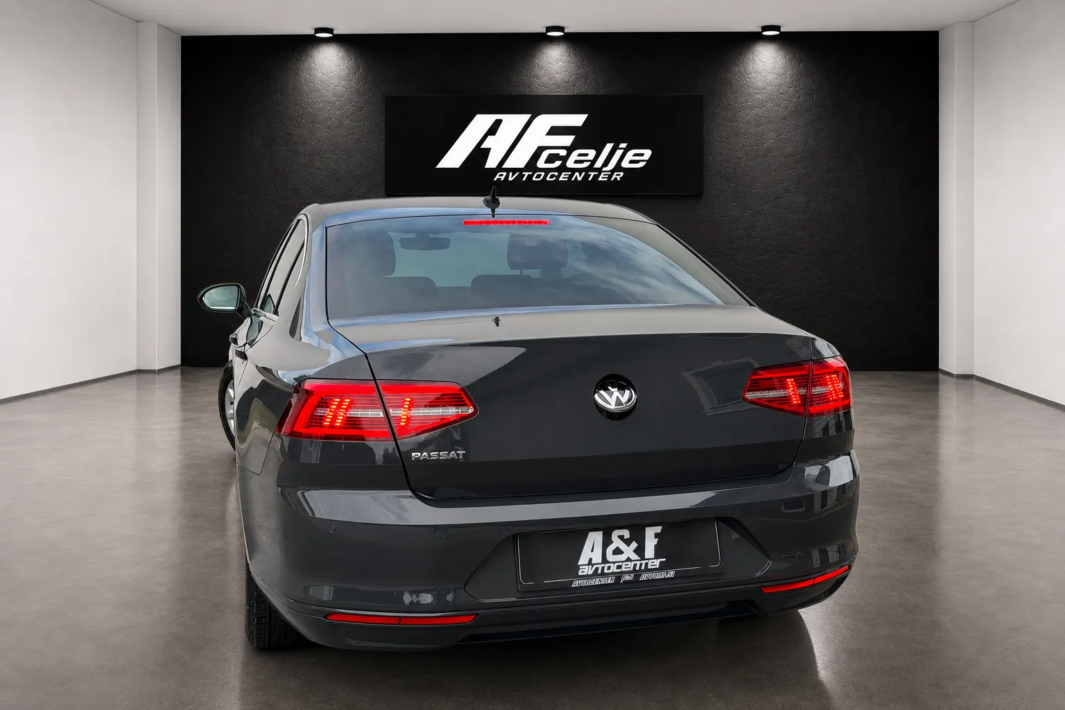 Notranja slika - VW Passat - 2.0 TDI-H LINE-VIRTUAL-FUL LED-LIZING ZA TUJCE- - 7