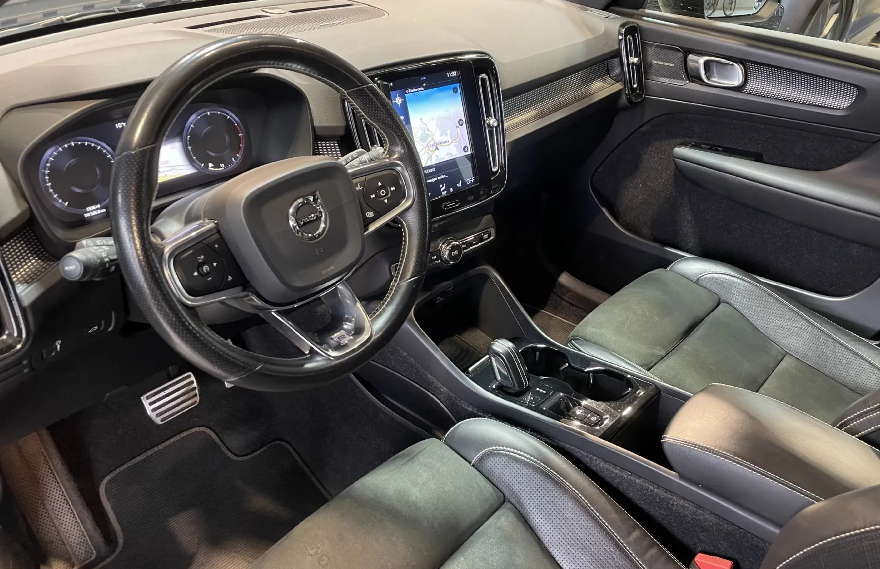 Zunanja slika - Volvo XC40 - D4-AWD-R-DESIGN-PANO-NAVI-ACC-MEMORY-HARMAN-360KAM - 7
