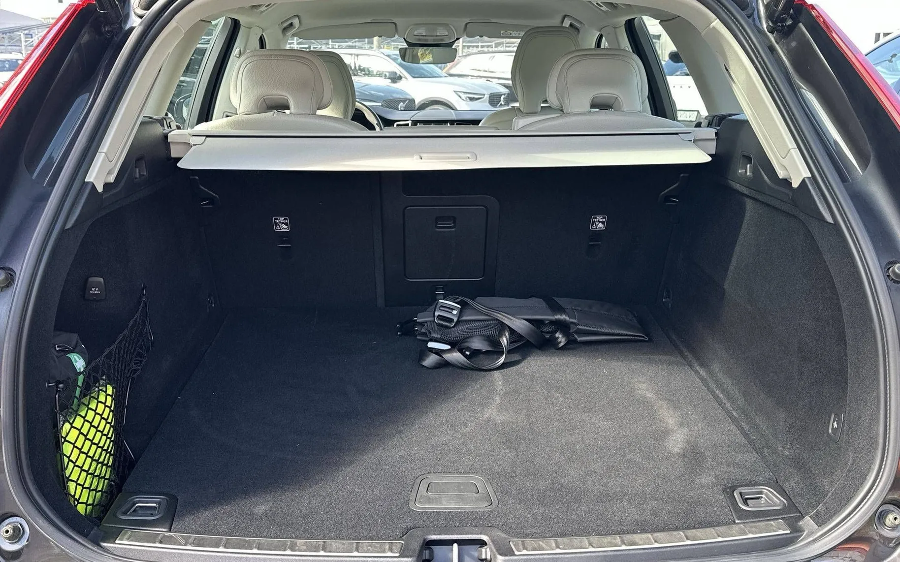 Notranja slika - Volvo XC60 - B4D AWD Plus Bright Avt. - 12