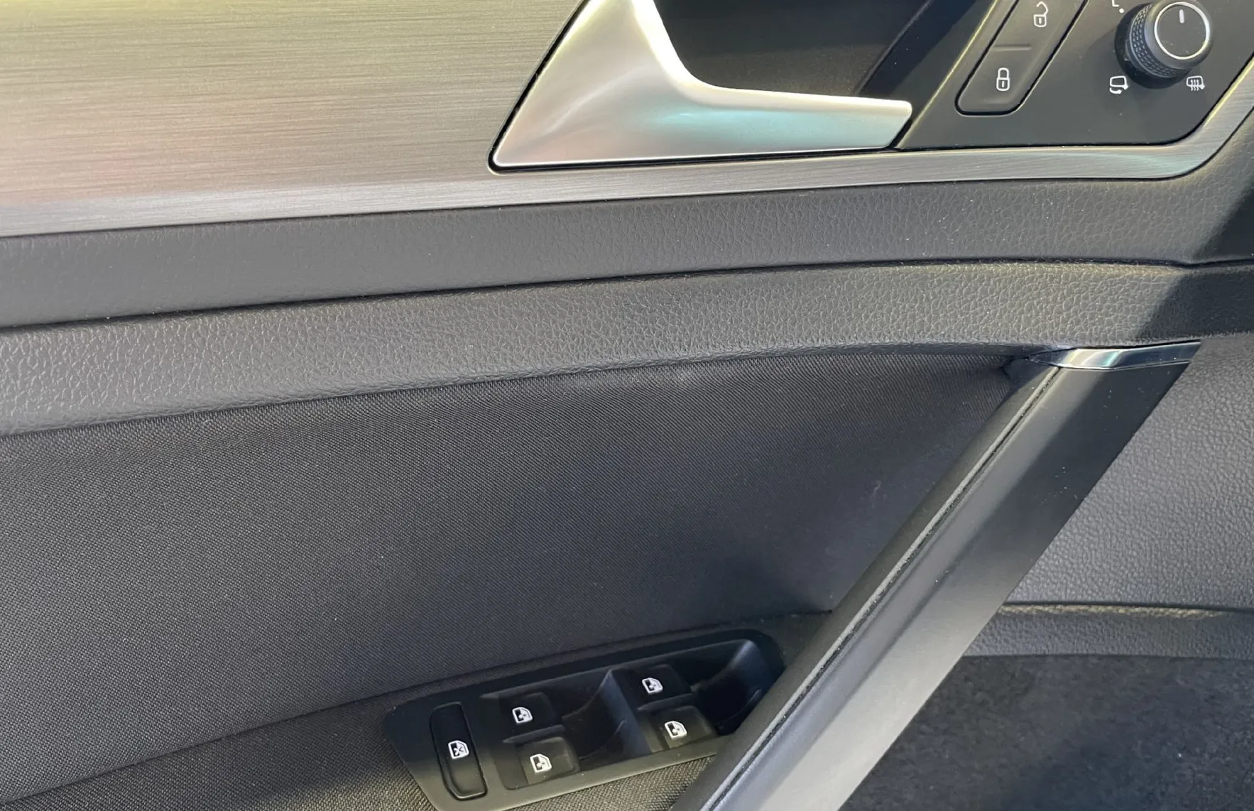 Zunanja slika - VW Golf - 1.LASTNIK-R LINE-PANORAMA-KAMERA-LED-TEMPOMAT-ALU - 19