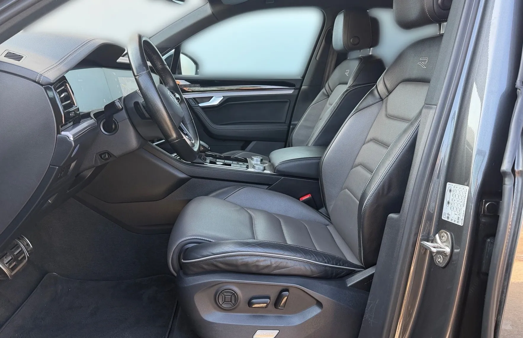 Zunanja slika - VW Touareg - V6 TDI BMT R-Line 210  285 -Zračno-Webasto-HeadUp. - 7