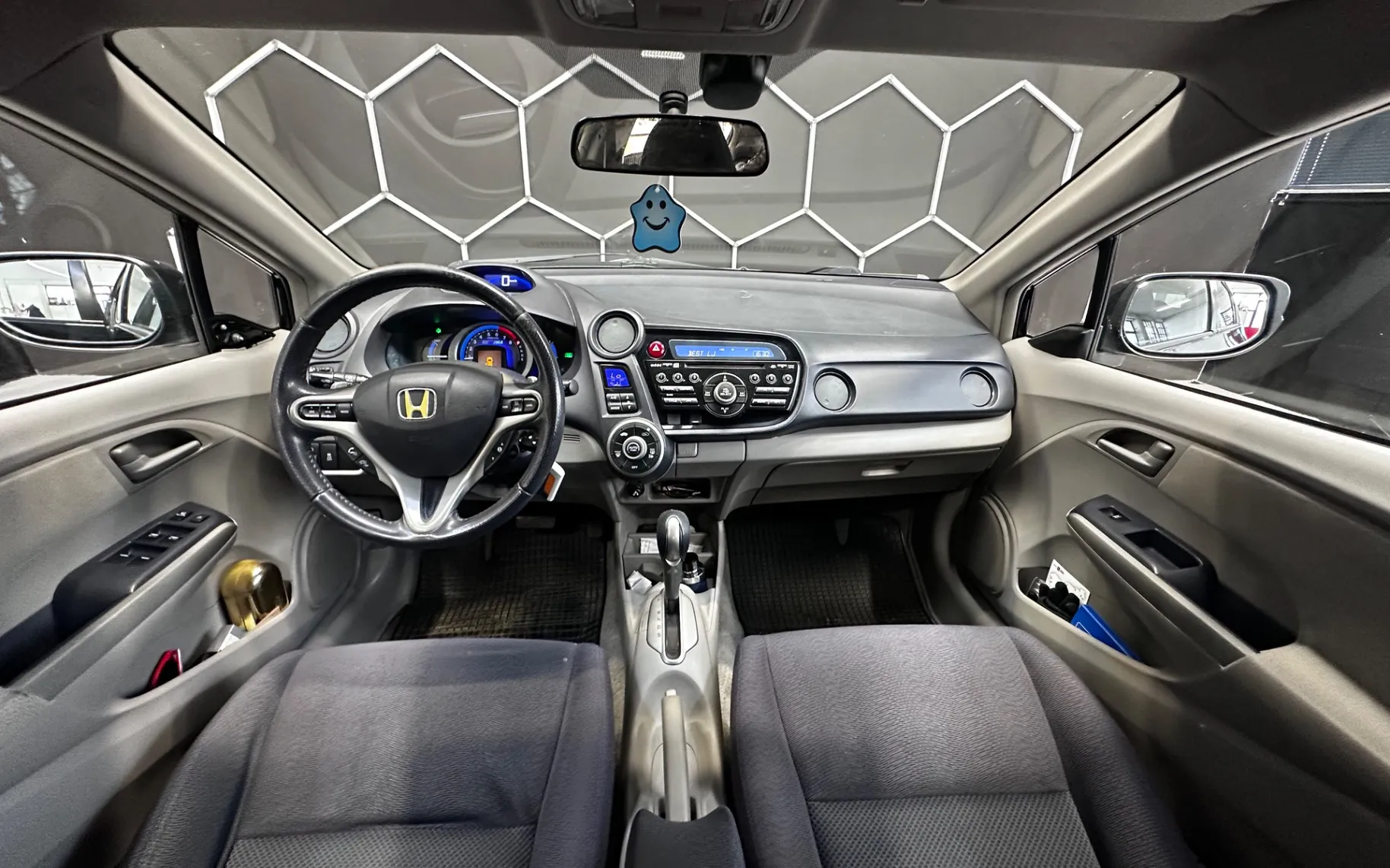 Notranja slika - Honda Insight - 1.3 HYBRID AVTOMATIK KLIMA TEMPOMAT NOVE Z. GUME.. - 9