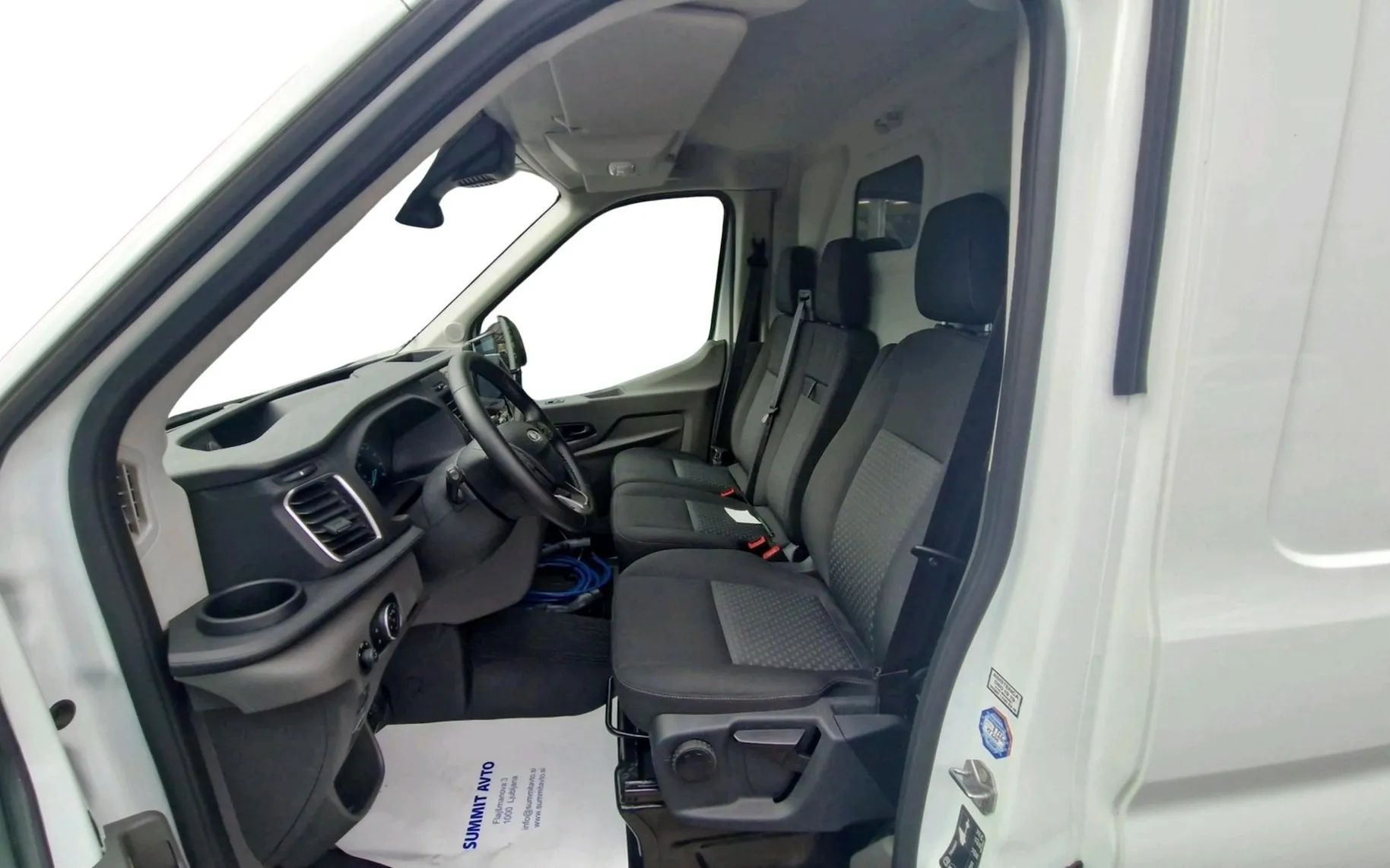 Zunanja slika - Ford Transit - Furgon TREND elektromotor 135kW 184KM -SLO - 5