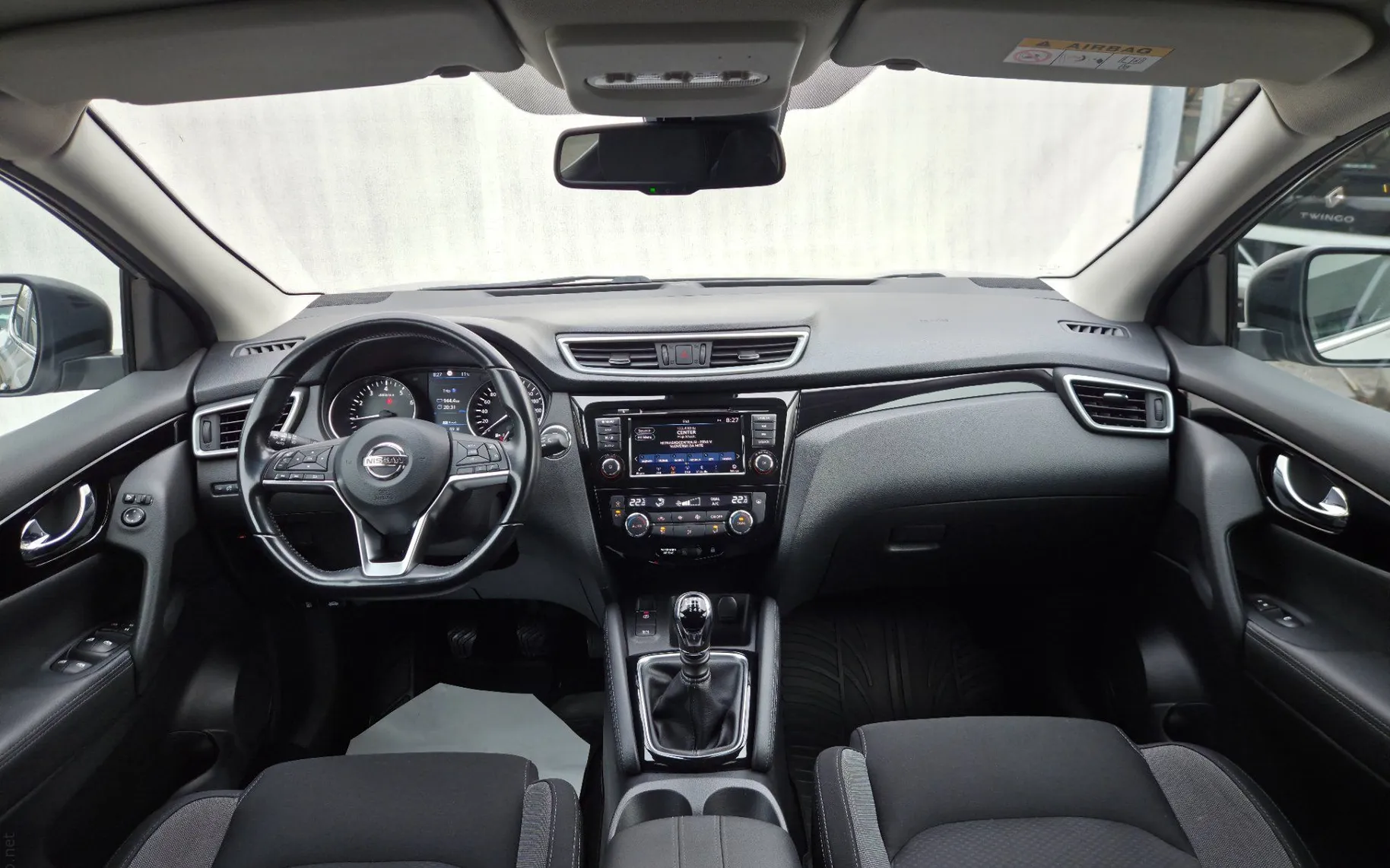 Zunanja slika - Nissan Qashqai - 1.3 DIG-T 140 Tekna 1.LASTNIK SLO.POREKLO - 13