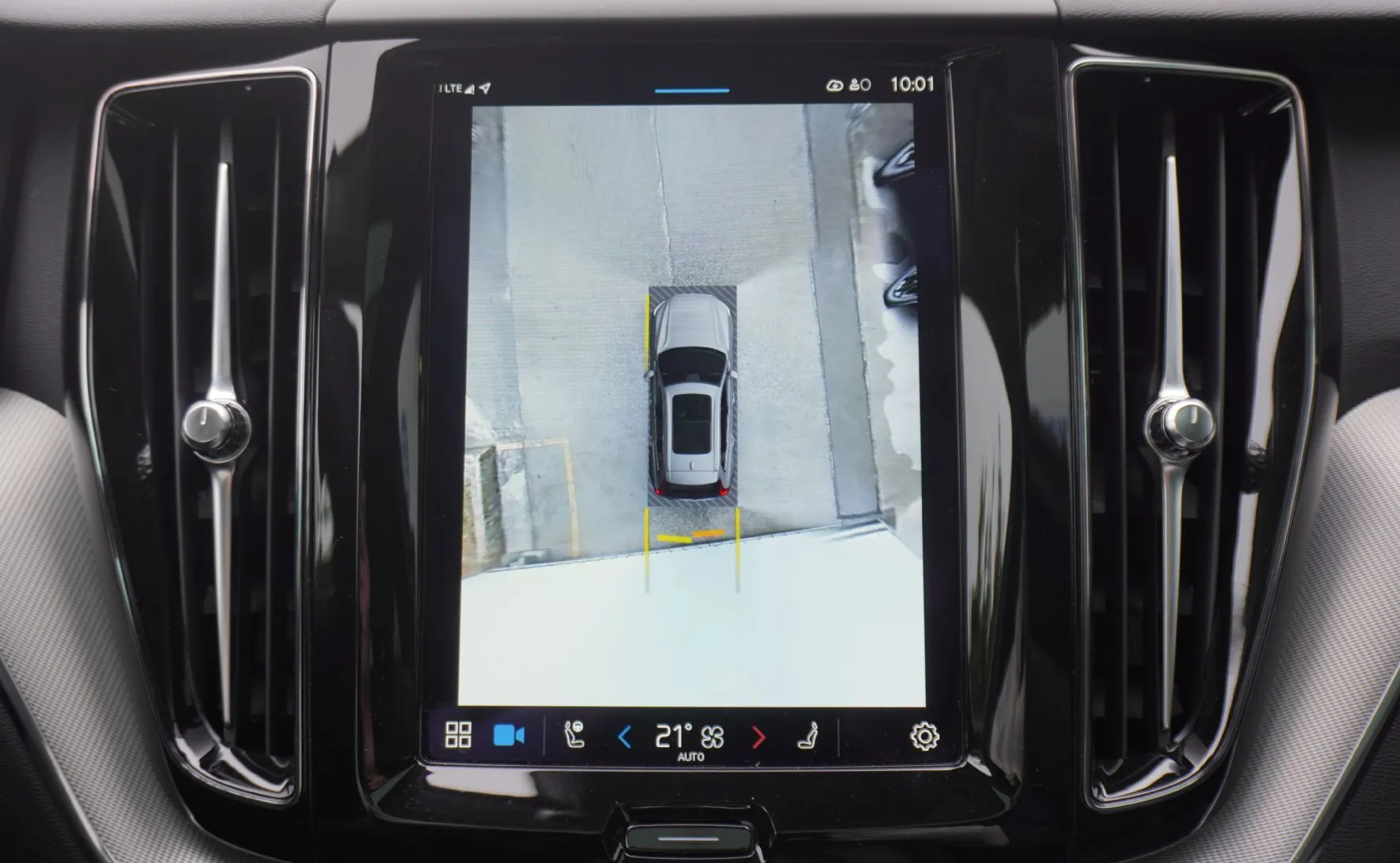 Zunanja slika - Volvo XC60 - B4P Plus Dark Avt. - 17