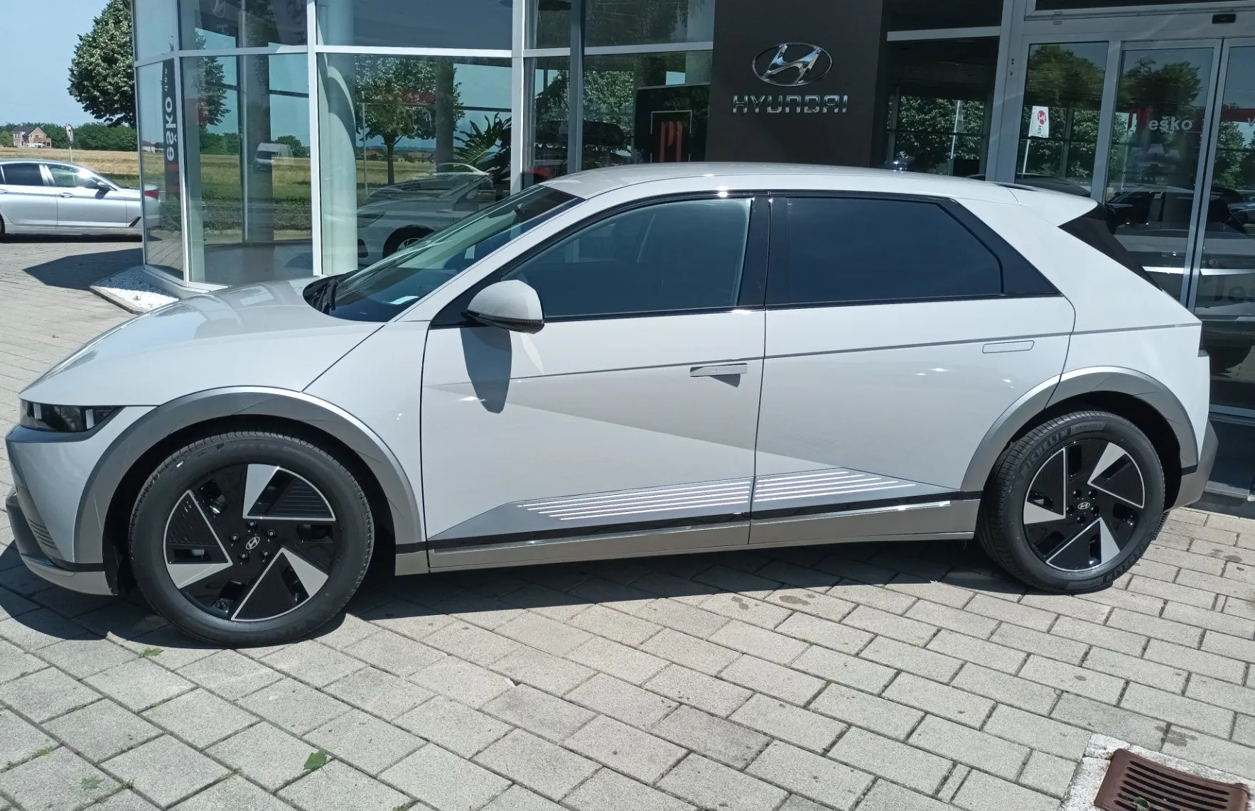 Zunanja slika - Hyundai Ioniq 5 - PREMIUM 168 kW 84kWh topl.črp..el.kljuke - 11