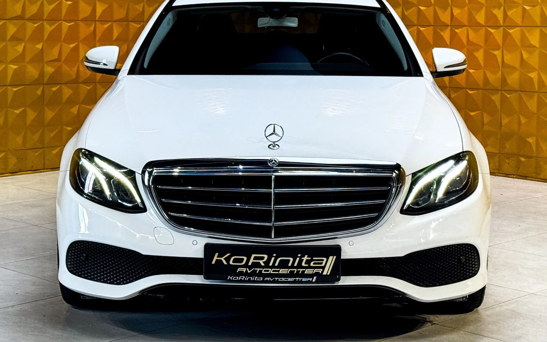 Zunanja slika - Mercedes-Benz E-Razred - E200d AUT. KLJUKA-KAMERA-GRETJE-NAVI-TEMP... - 4