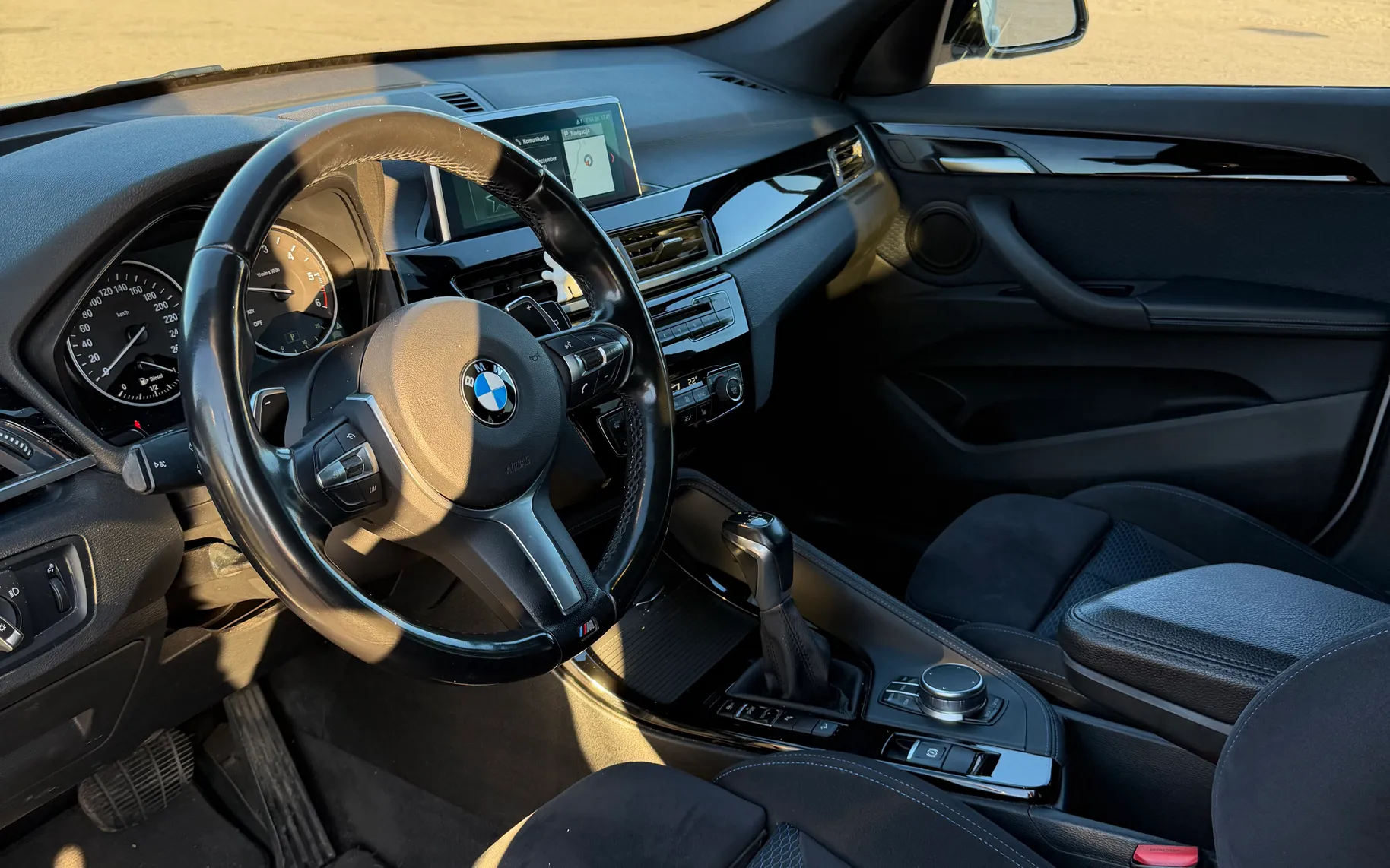 Notranja slika - BMW X1 - BMW serija : xDrive20d M Sport Avt. - 9