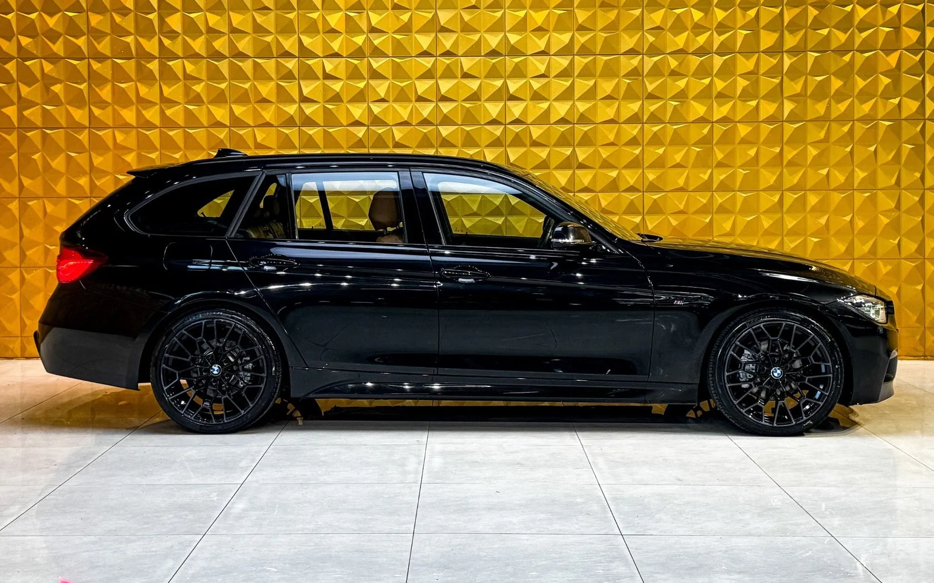 Notranja slika - BMW serija 3 Touring: - 320d AUT. M Sport-LED-GRETJE-NAVI-TEMP... - 12
