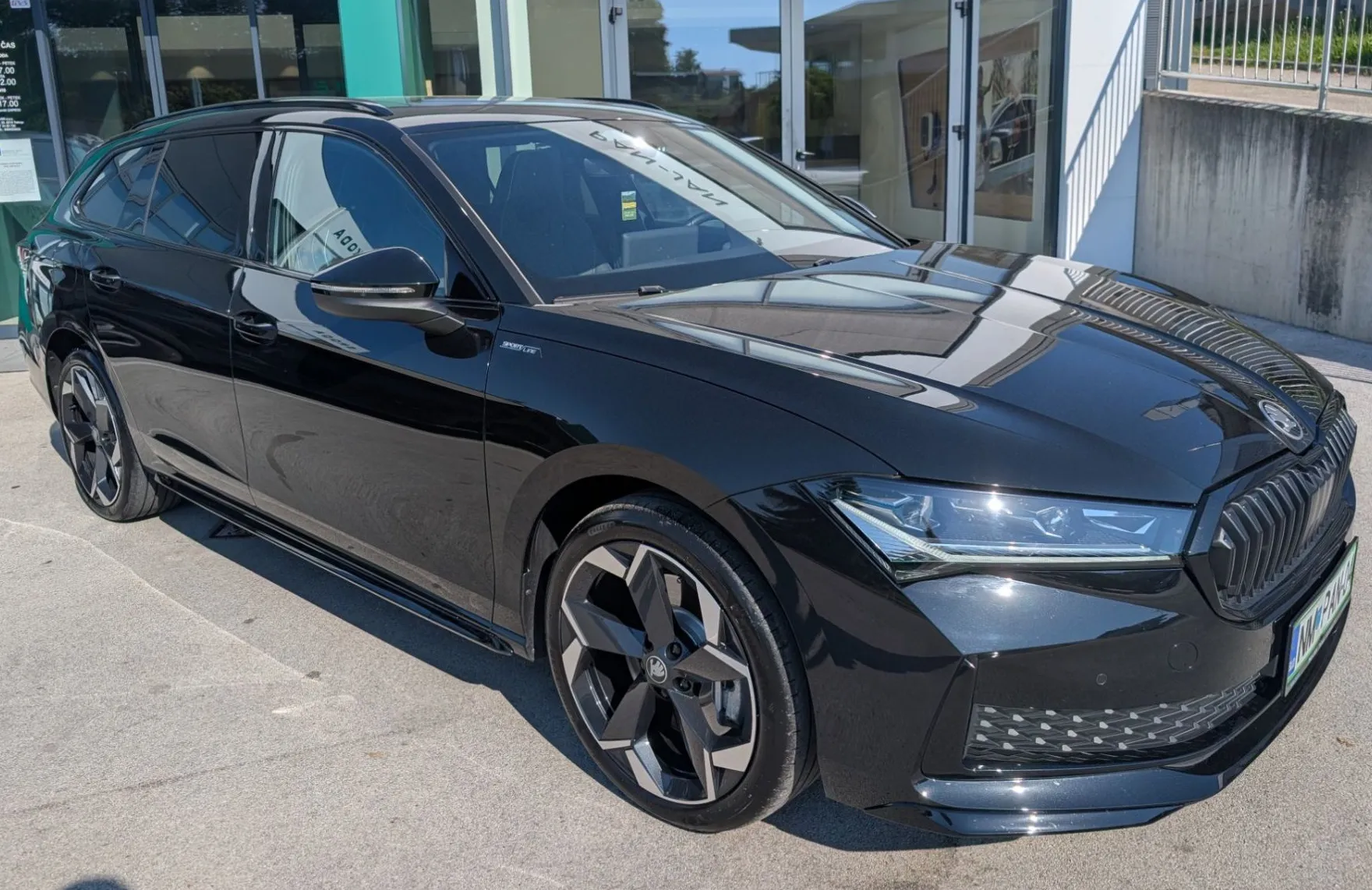 Zunanja slika - Škoda Superb - Combi 1.5 TSI PHEV Sportline DSG - 3