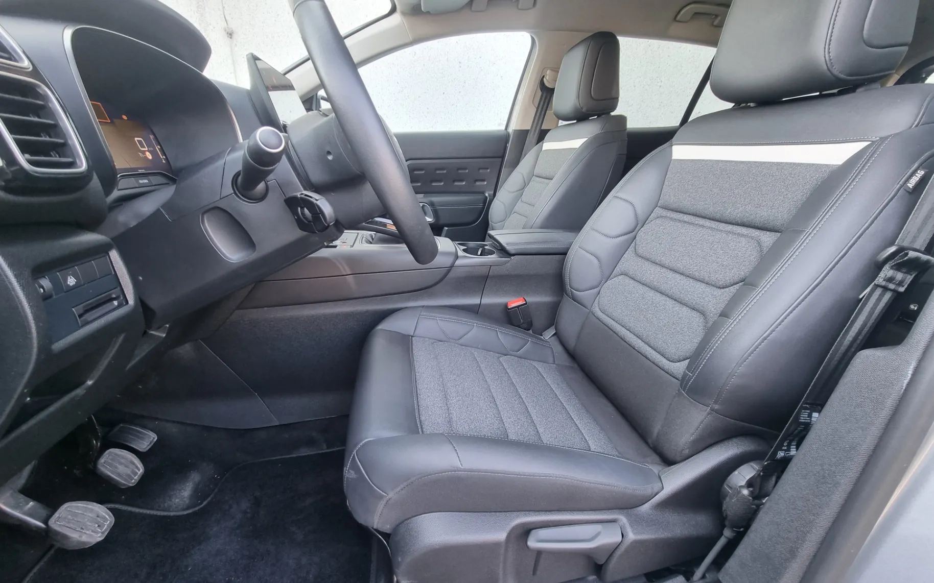 Zunanja slika - Citroën C5 - Aircross 1.2 PT Plus - MALO KM - POTRJENA SERVISNA KNJIGA - 11