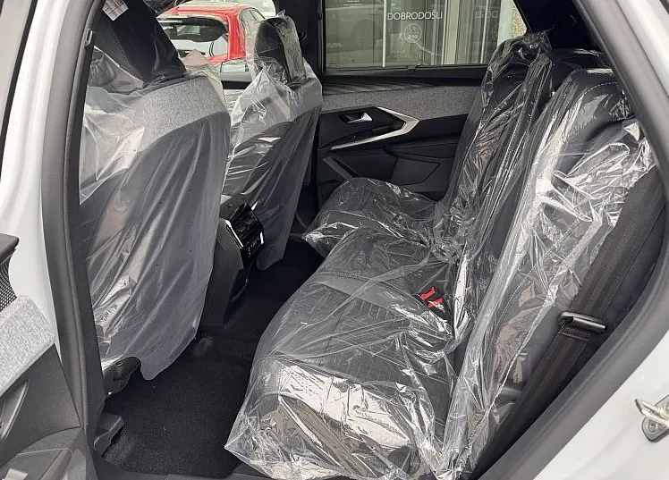 Zunanja slika - Peugeot 5008 - GT HIBRID 145 e-DCT - 9