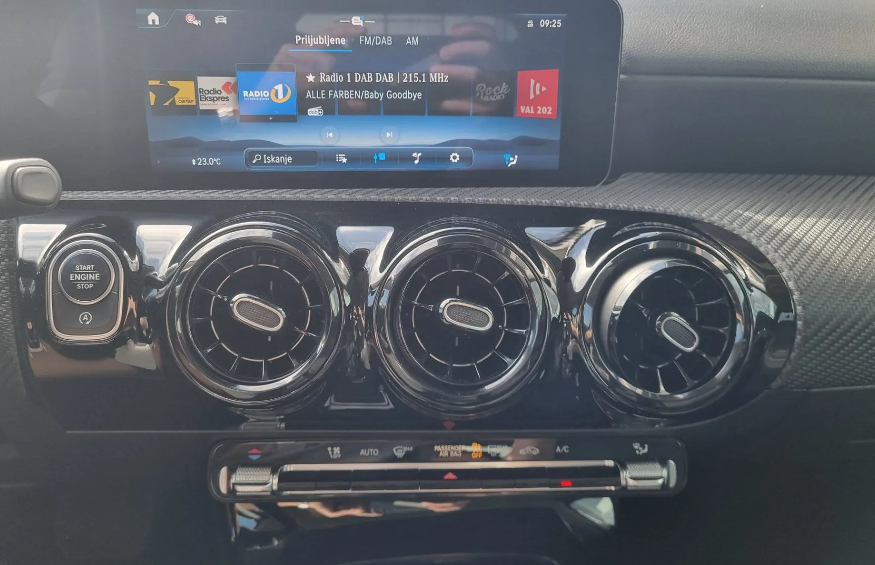 Zunanja slika - Mercedes-Benz A-Razred - A180 MHEV - AVTOMATIK-DAB-KAMERA-NAVIGACIJA - 15