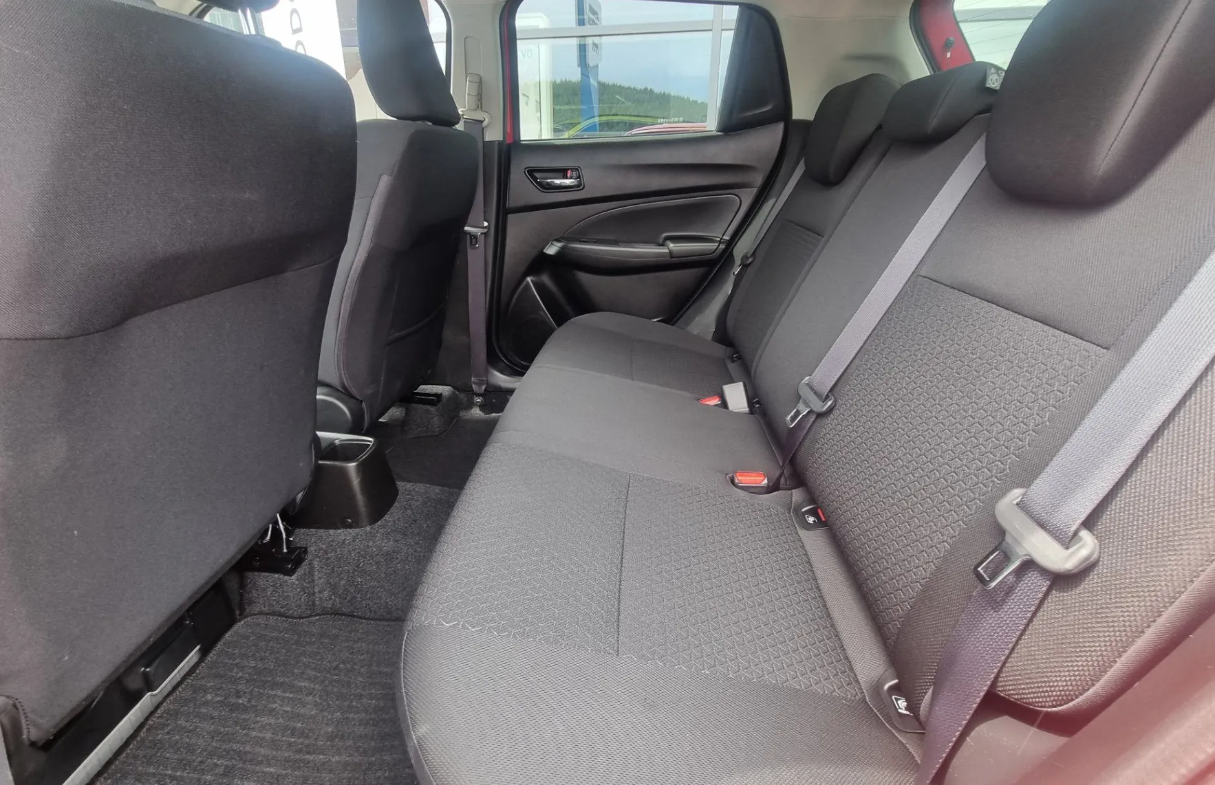 Zunanja slika - Suzuki Swift - 1.2 MHEV 4X4 - ODLIČNO OHRANJEN - AKCIJSKA CENA - 11