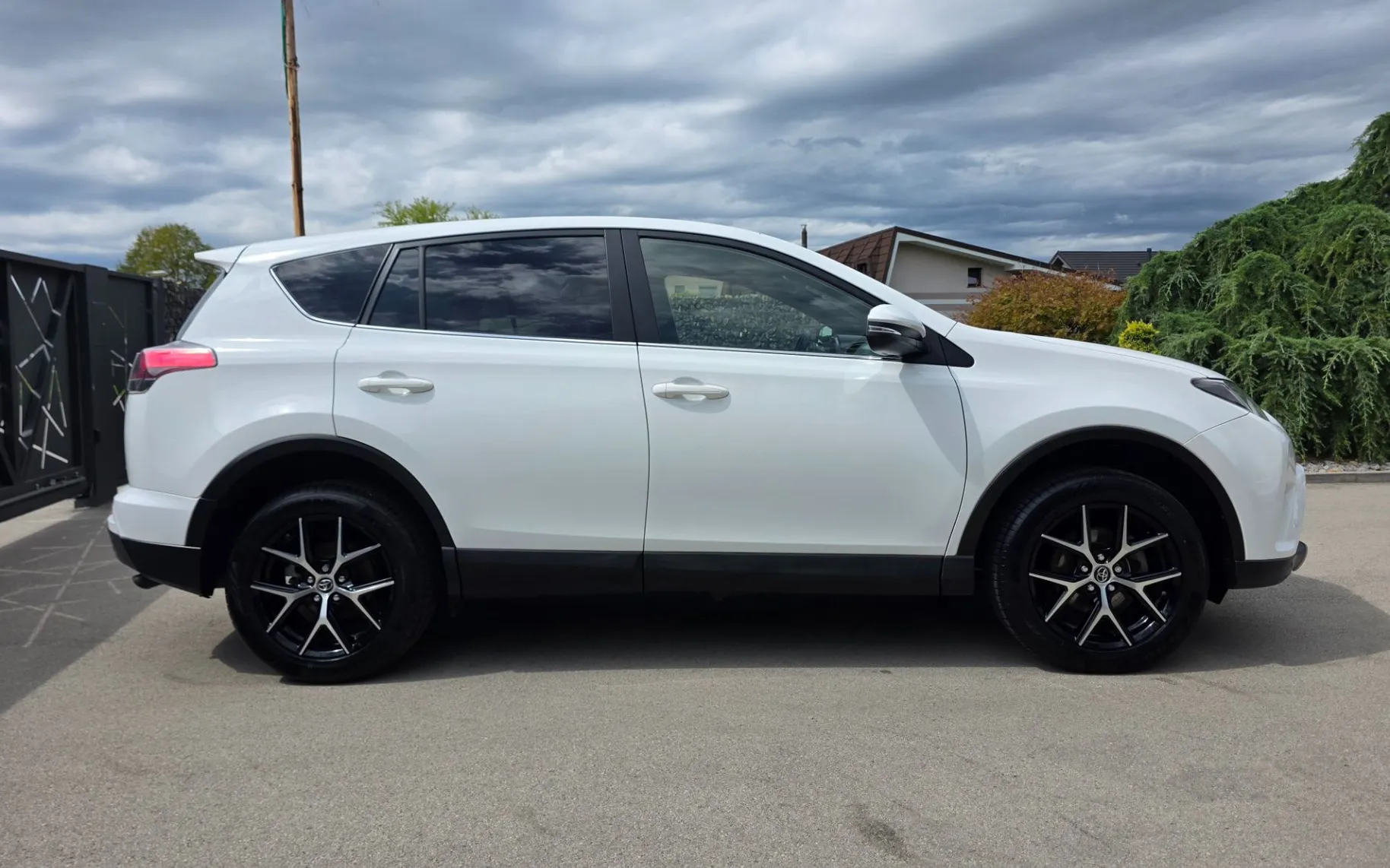 Zunanja slika - Toyota RAV4 - 2,0 D-4D Active - 5