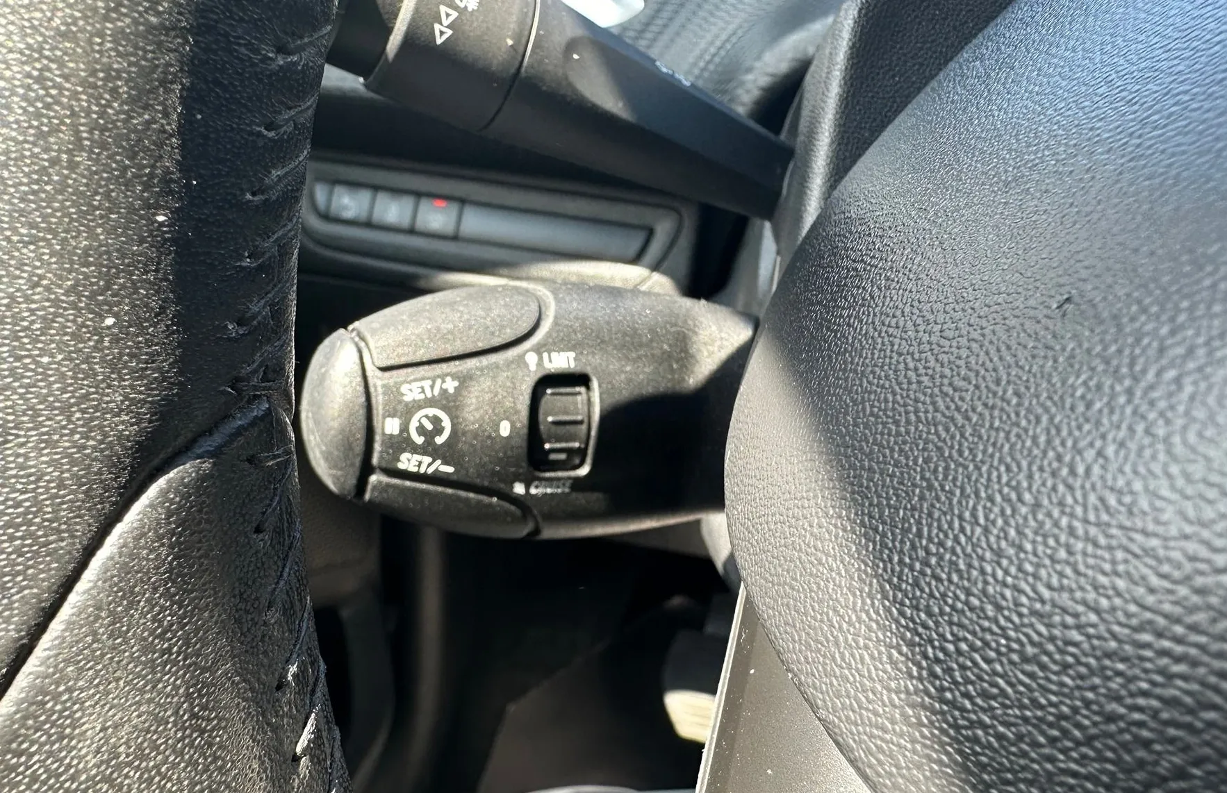 Zunanja slika - Peugeot 2008 - 1.2 Style - SLO - GL. SERVIS - LED - TEMPOMAT - 16