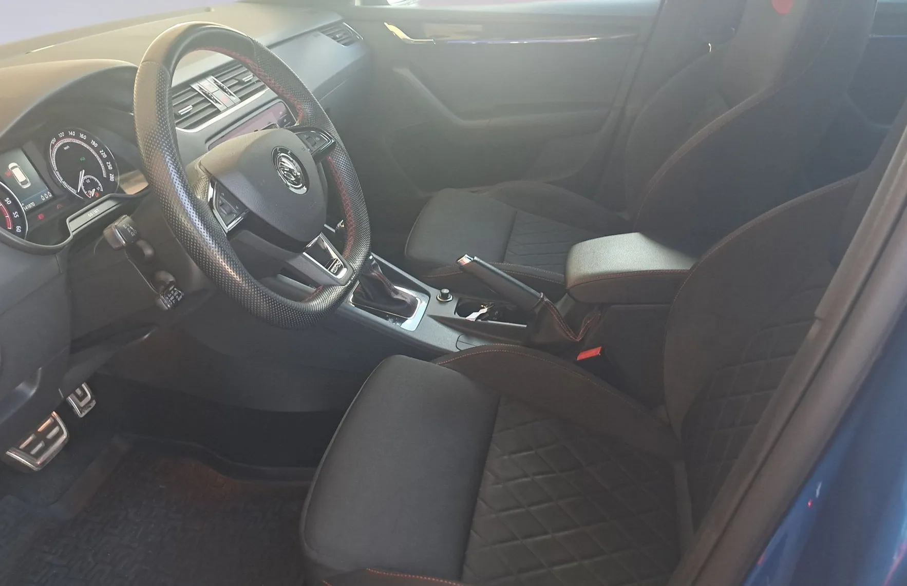 Zunanja slika - Škoda Octavia - Combi 4x4 2.0 TDI RS DSG - 7