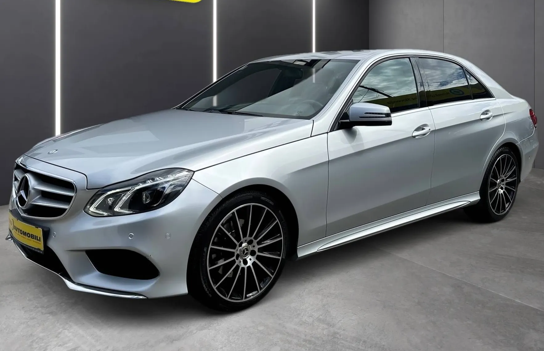 Zunanja slika - Mercedes-Benz E-Razred - 300 BLUETEC HYBRID LED NAVI PDC KAMERA TEM TOP - 3