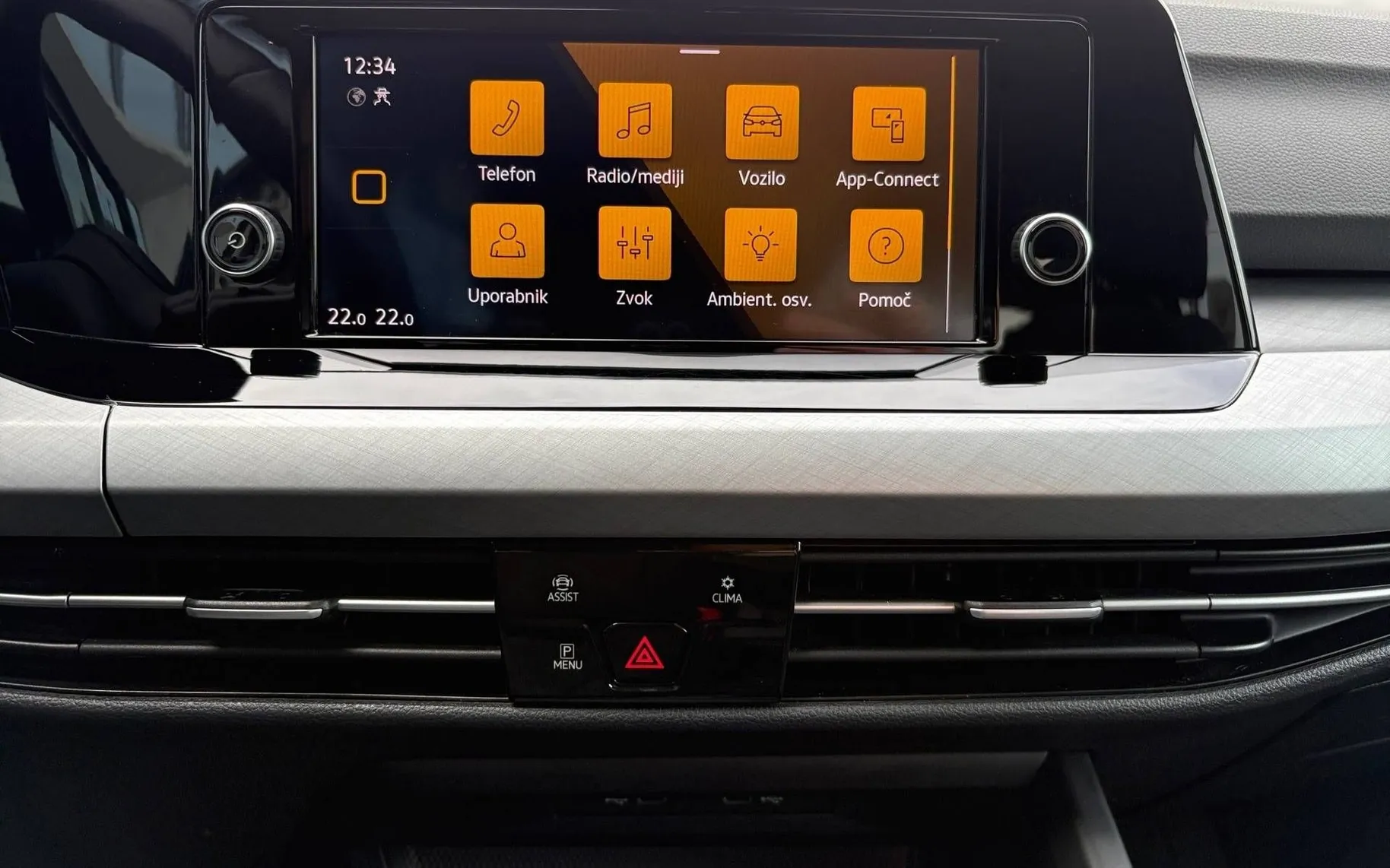 Notranja slika - Volkswagen Golf - Life 1.0 eTSI DSG - 9