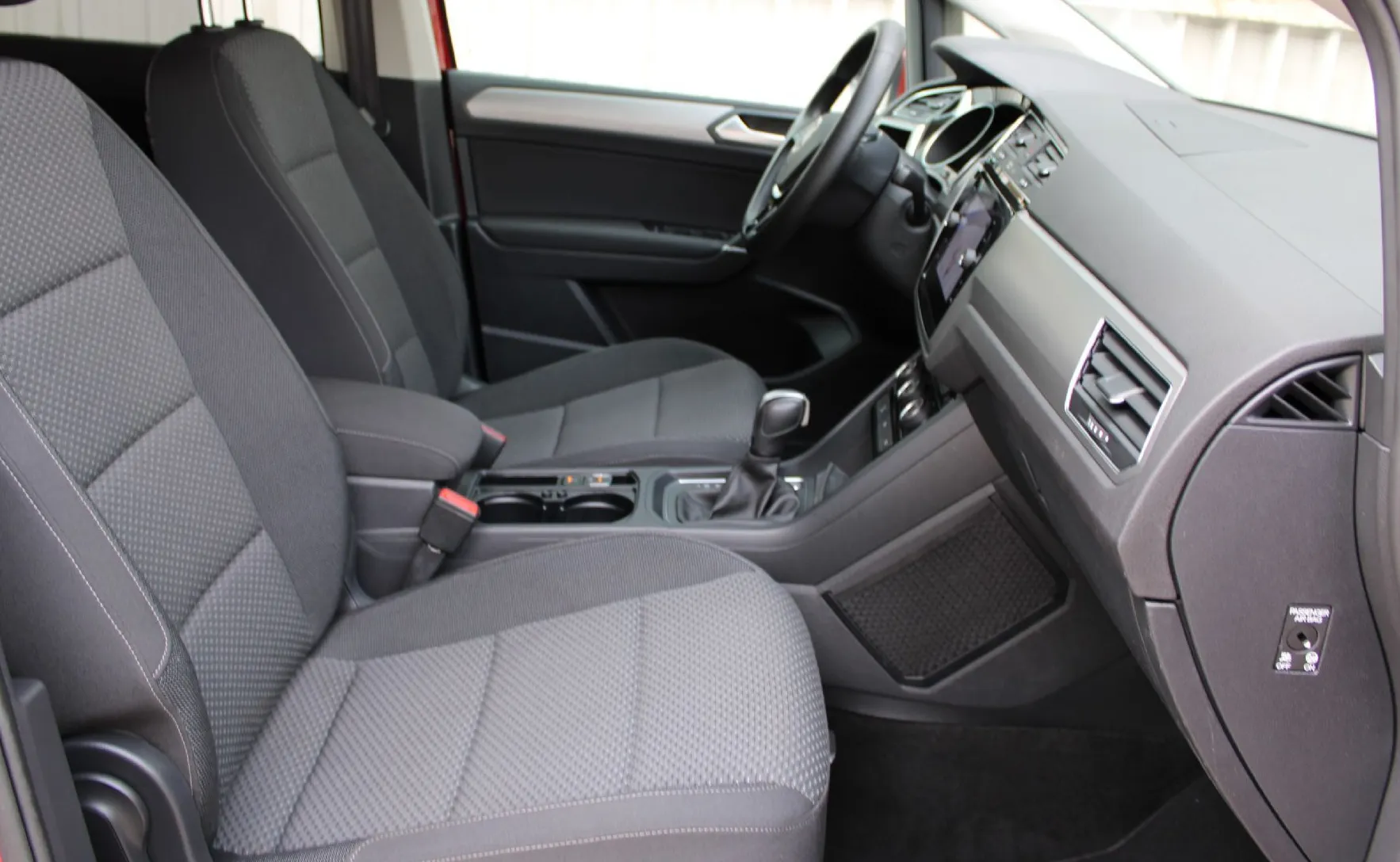 Zunanja slika - Volkswagen Touran - 2.0 TDI BMT Lounge DSG-KAMERA-NAVI-ALU-PDC - 13