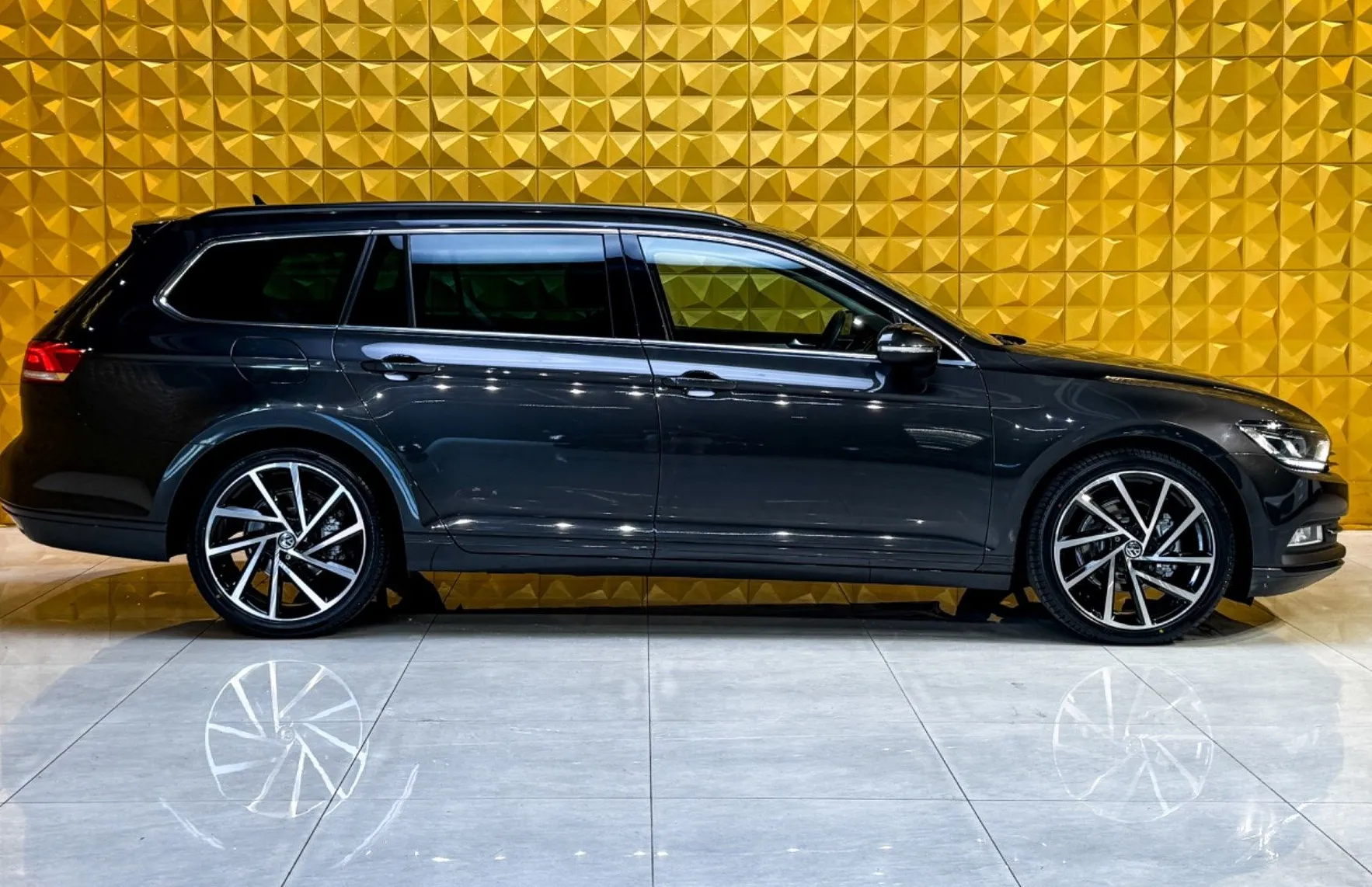 Zunanja slika - Volkswagen Passat - Variant 2.0 TDI AUT. LED-MASAZA-KLJUKA-KAMERA-GRETJE-RADAR - 11