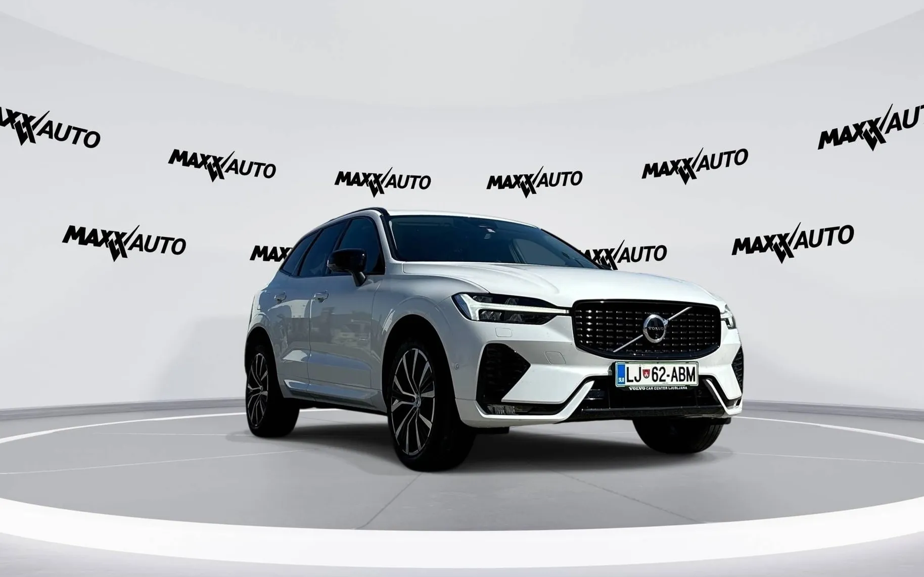 Zunanja slika - Volvo XC60 - B4 AWD MILD HYBRID DIESEL ULTIMATE DARK - 3