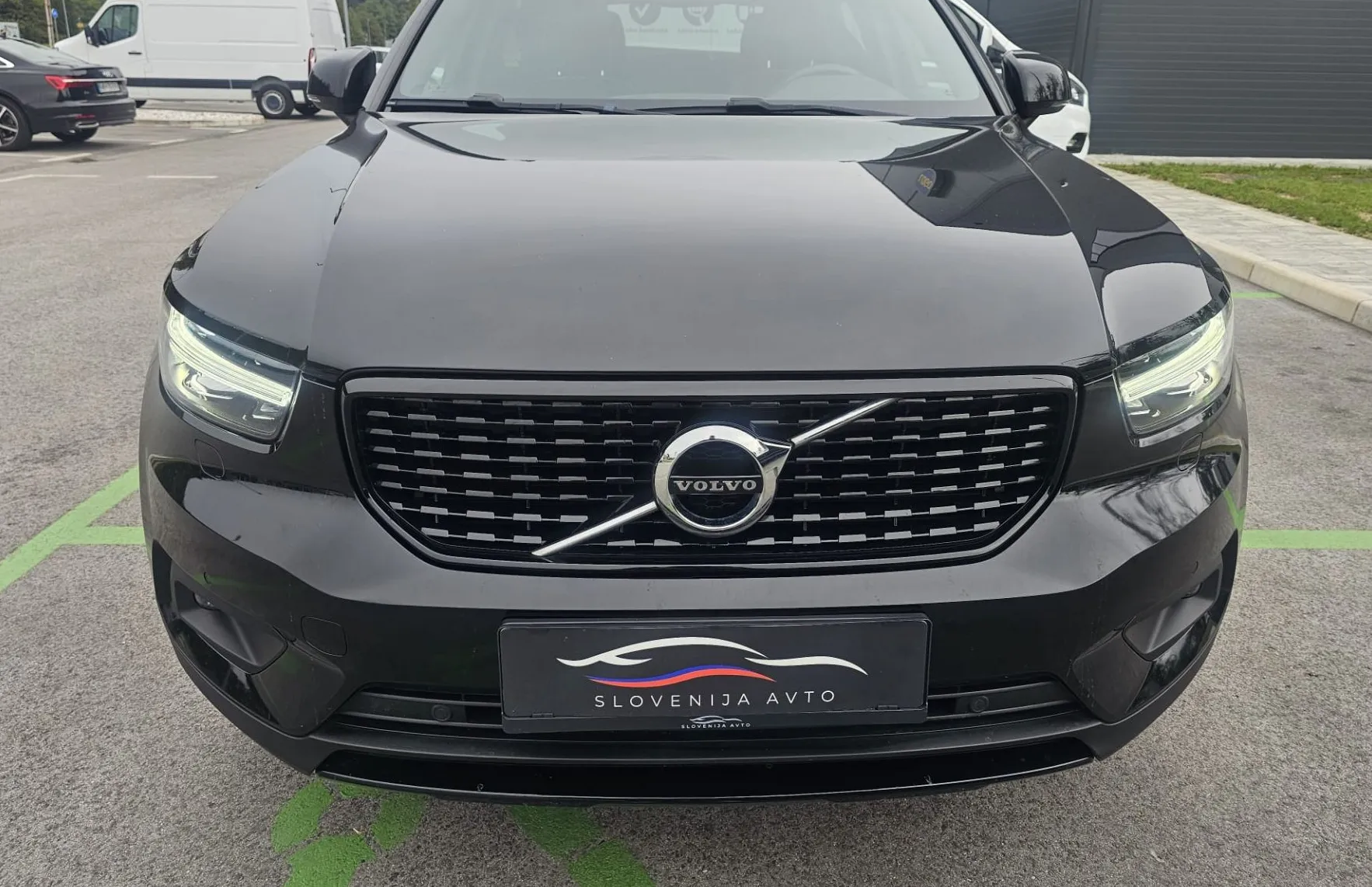 Zunanja slika - Volvo XC40 - T3 Black edition|FULED|ALU18|alcantara|navi|AC|HarmanCardon - 2