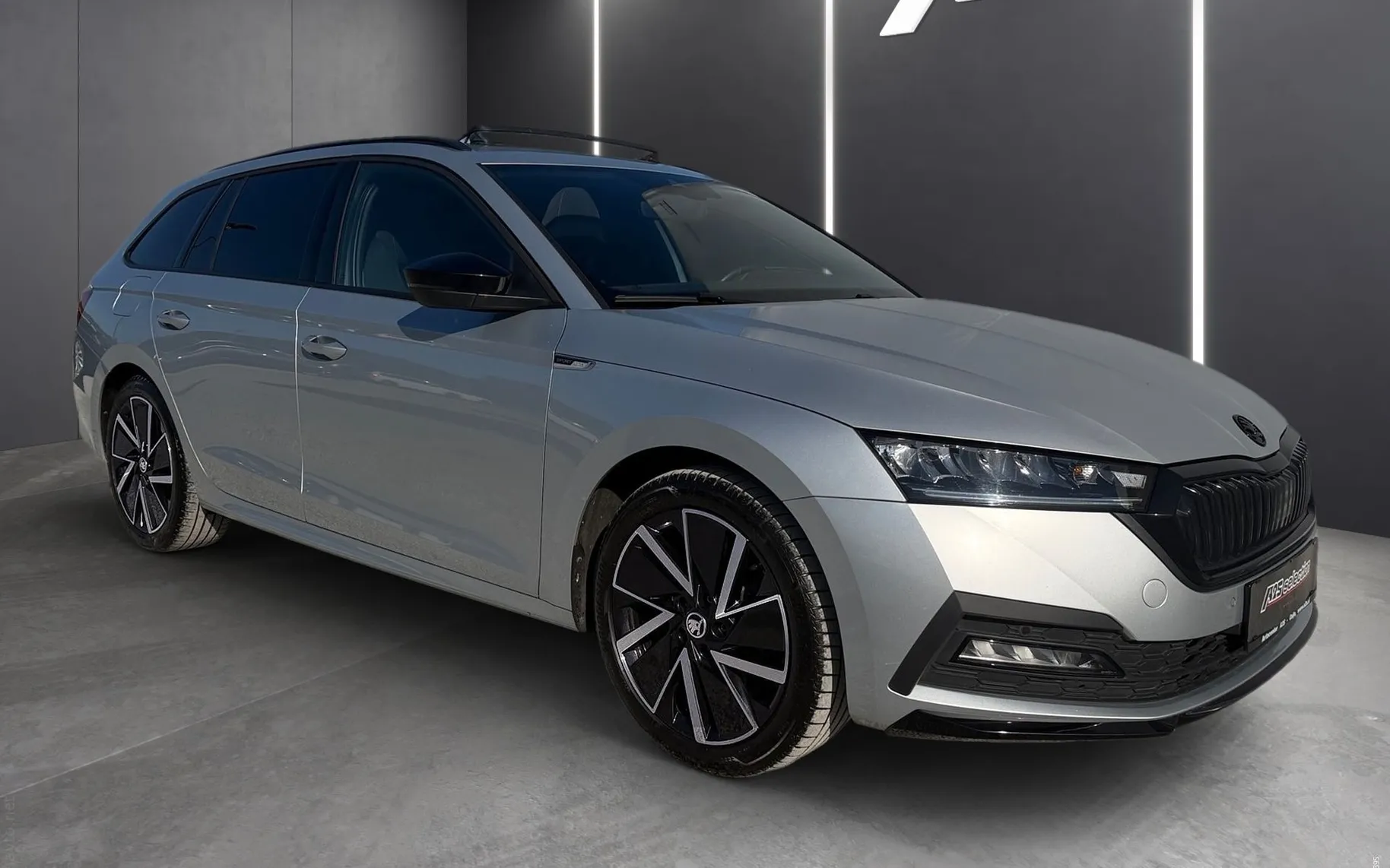 Zunanja slika - Škoda Octavia - Combi 2.0 TDI Sportline DSG-Panorama-Vlečna klju - 2