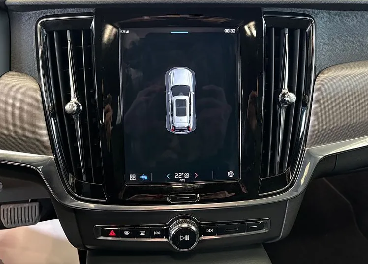 Zunanja slika - Volvo V90 - B4 D MOMENTUM BUSINESS PRO - 14