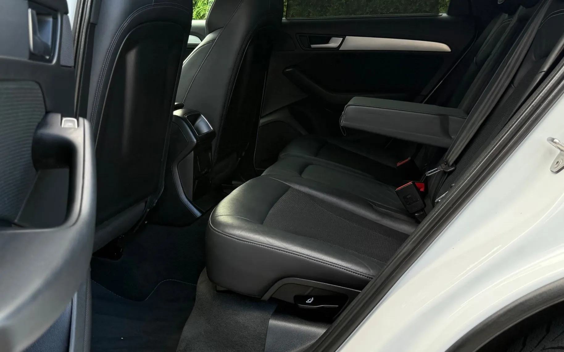 Notranja slika - Audi Q5 - 2.0 TDI-AUT-3X S LINE-LIZING ZA TUJCE-XENON+LED - 12