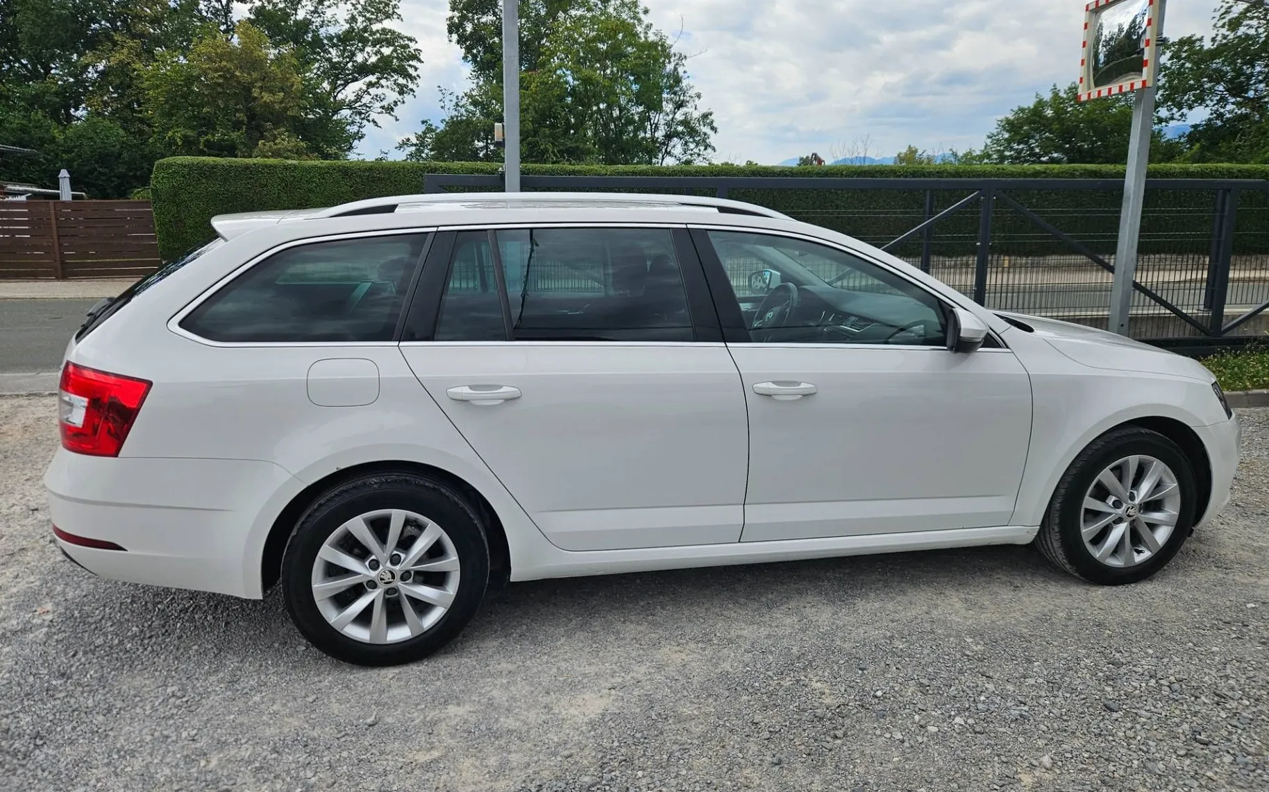 Zunanja slika - Škoda Octavia - Combi 1.0 TSI  1.LASTNIK  SLO  LED KLJUKA - 5