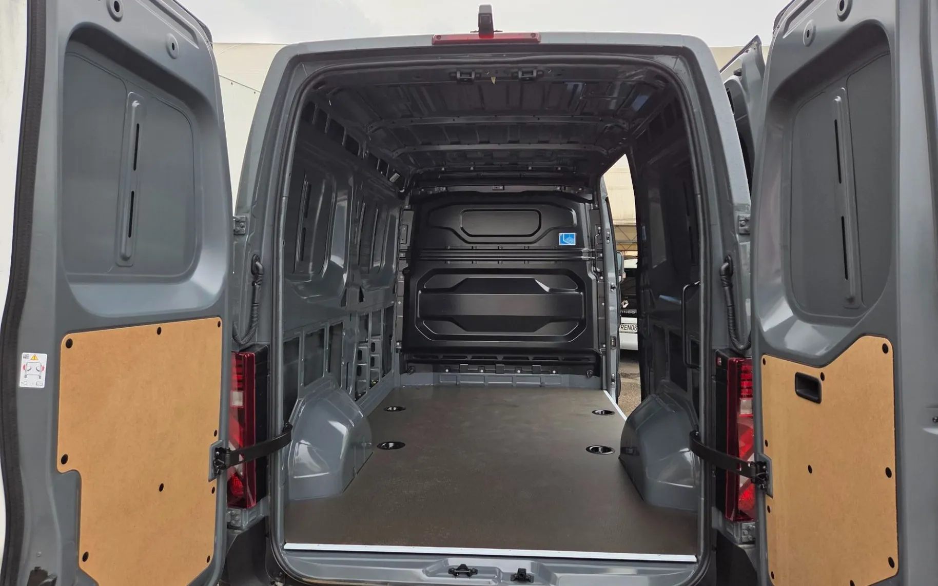 Zunanja slika - Renault Master - L2H2P3 150 dCi + Paket Kamera + Dodatna oprema - 11