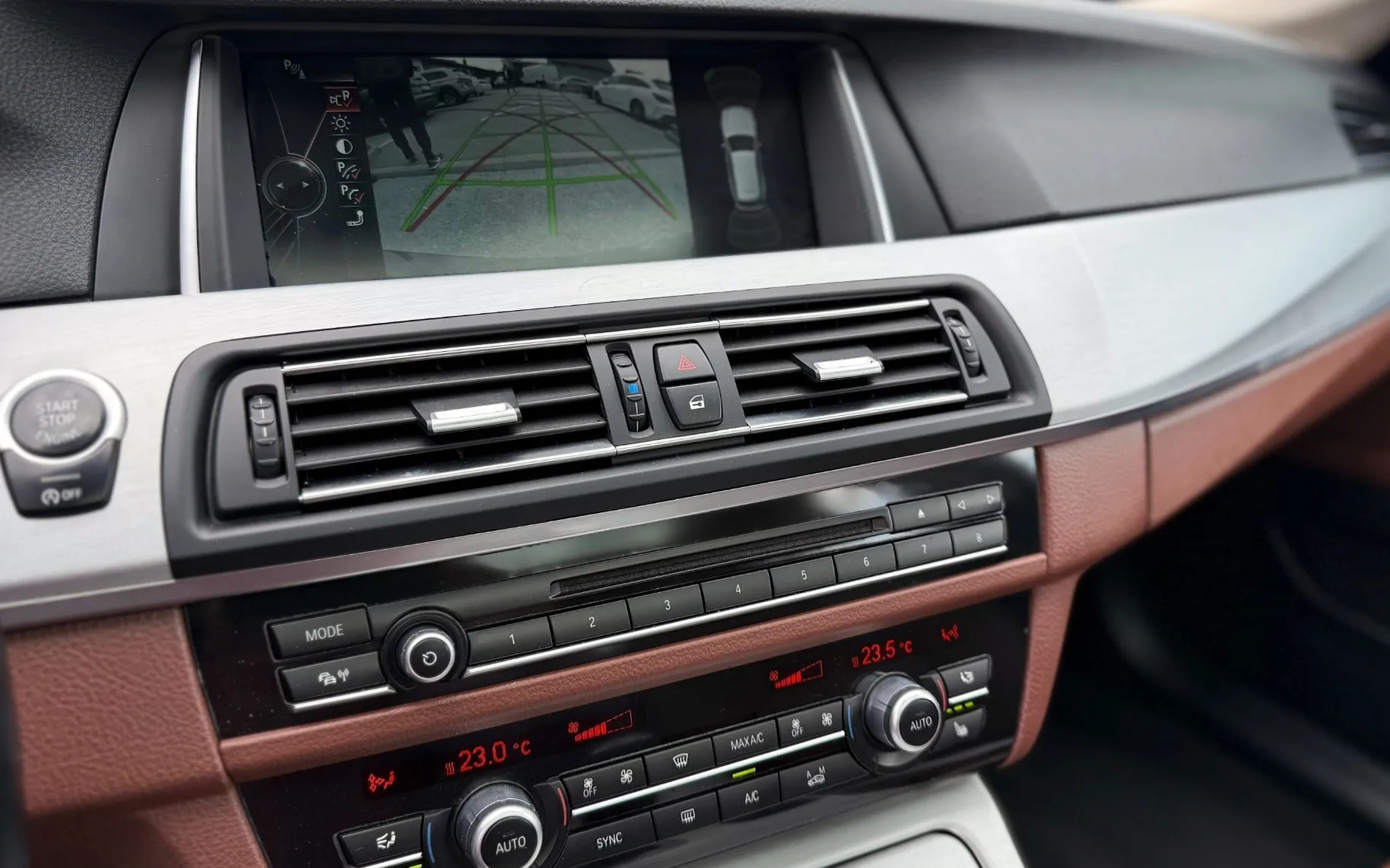 Zunanja slika - BMW Serija 5 - Touring: 525d AUT. LUXURY LiNE DIGITAL PANO HEADuP ALU 1 - 4