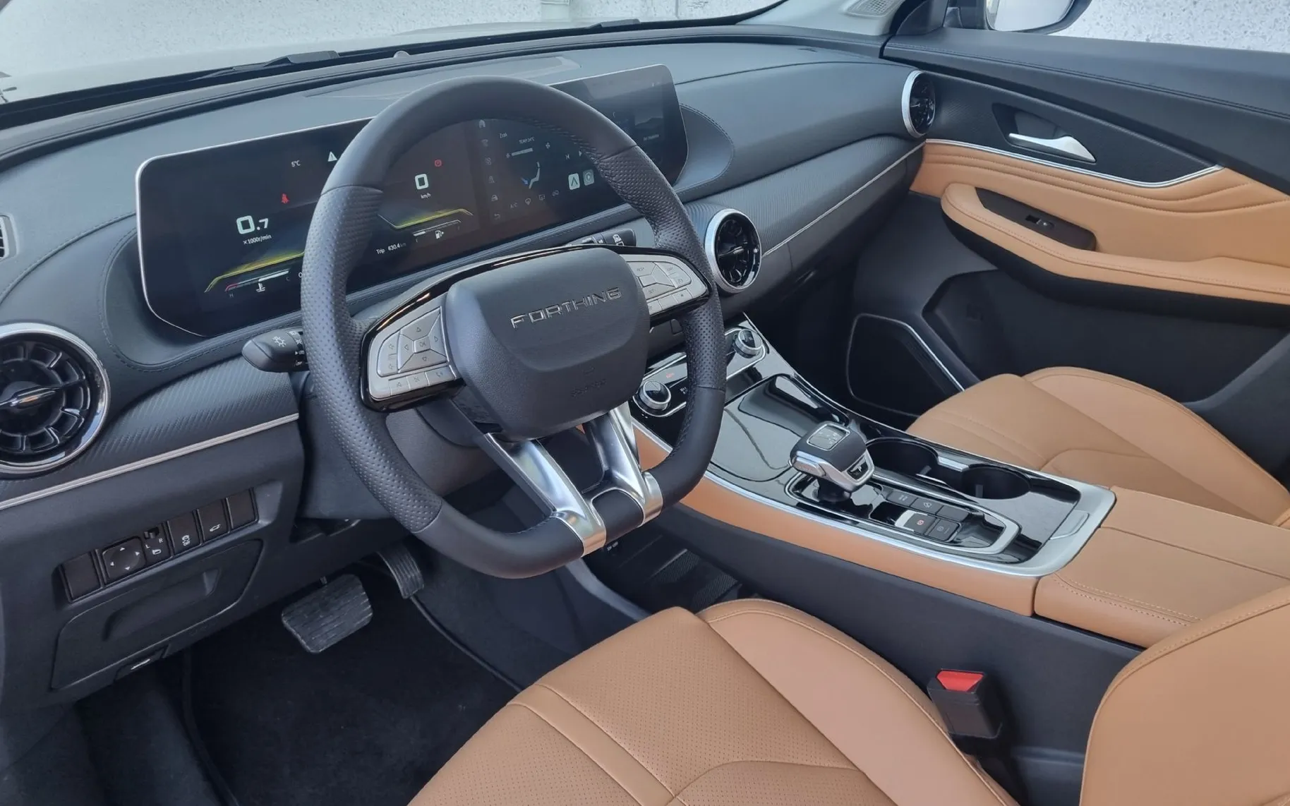 Zunanja slika - Forthing Forthing T5 EVO - T5 Evo MY2025 1.5 T-GDI AVTOMATIK + TOP OPREMA - RABLJENO - 8