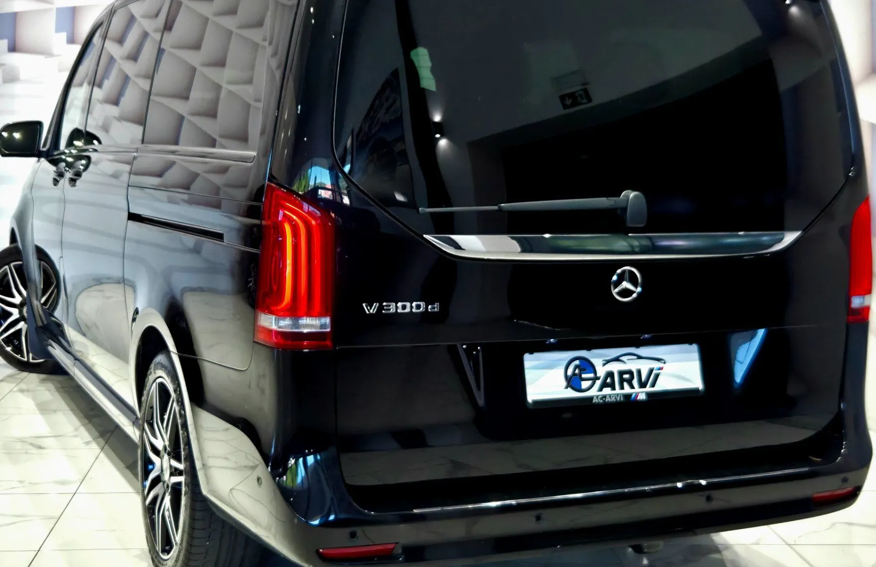 Zunanja slika - Mercedes-Benz V-Razred - V 300 d Avt-KAM360-BURMESTER-2X DRSNA-LED - 6