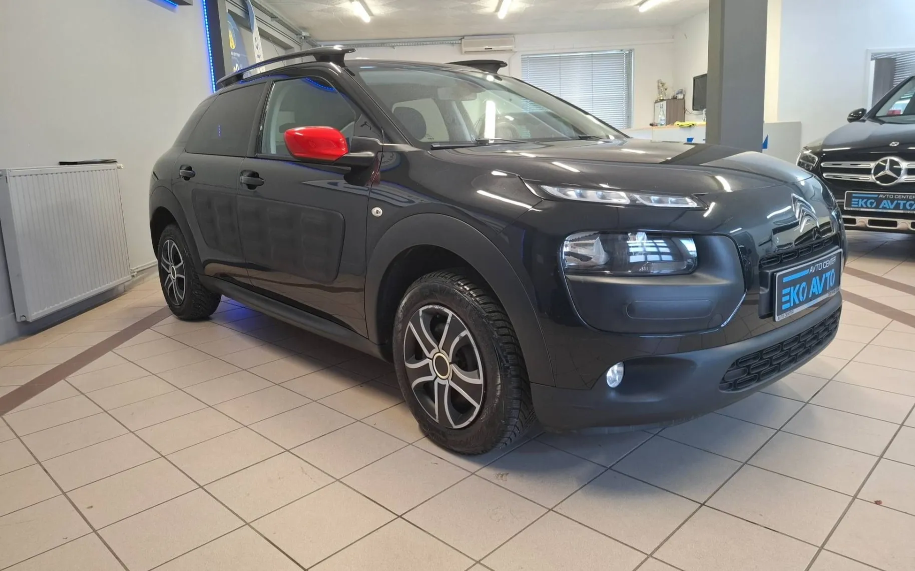Notranja slika - Citroën C4 Cactus - 1.2 VTi Live-KREDIT BREZ POLOGA- - 9