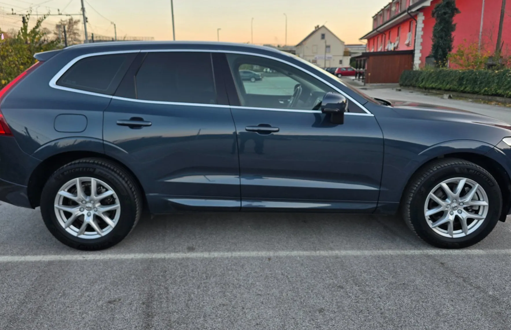 Zunanja slika - Volvo XC60 - B4P Momentum Aut - 8