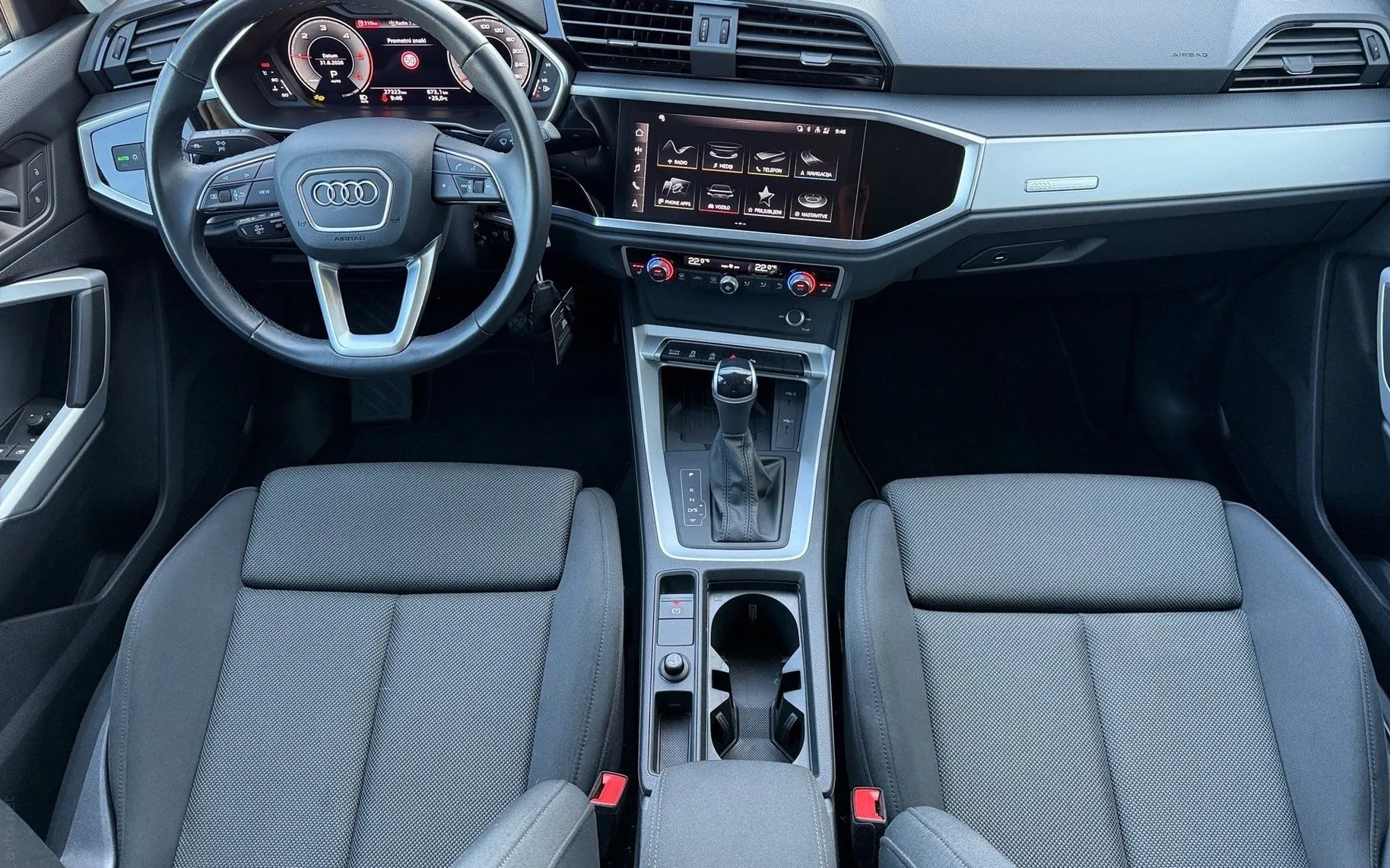 Notranja slika - Audi Q3 Sportback - 35 TDI S tronic Advanced-Mrtvi kot-ACC-Kamera..... - 10