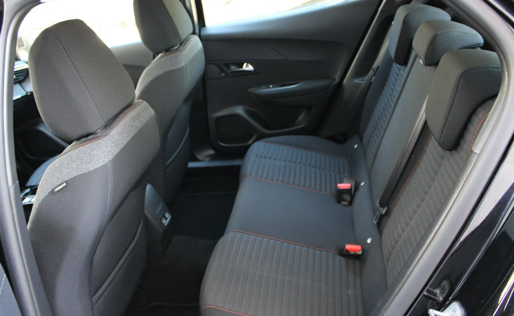 Zunanja slika - Peugeot 2008 - 1.2 PureTech 130 S S Active Pack Avt. - 14