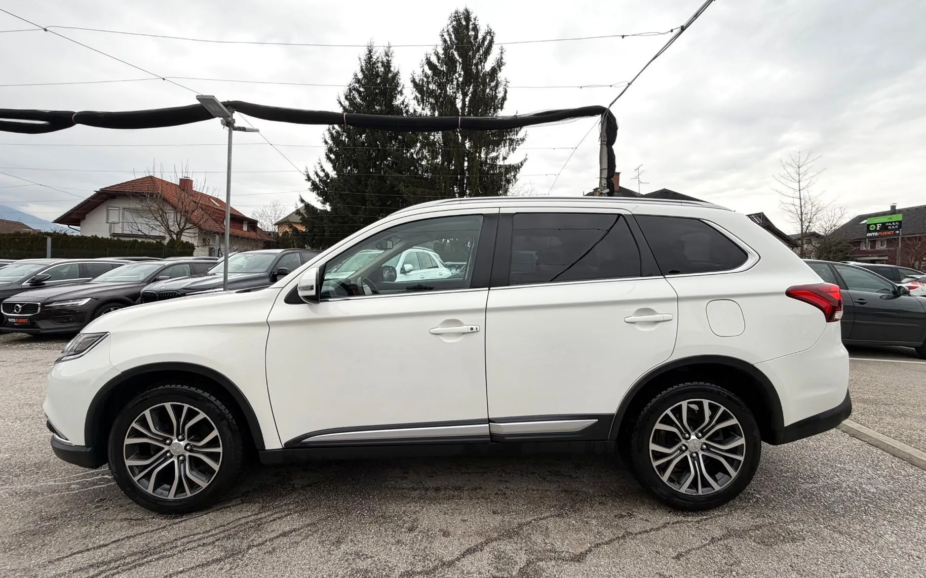 Zunanja slika - Mitsubishi Outlander - 2.2 DI-D 4WD AUT INSTYLE 7SEDEŽEV XENON ACC KAMERA - 2