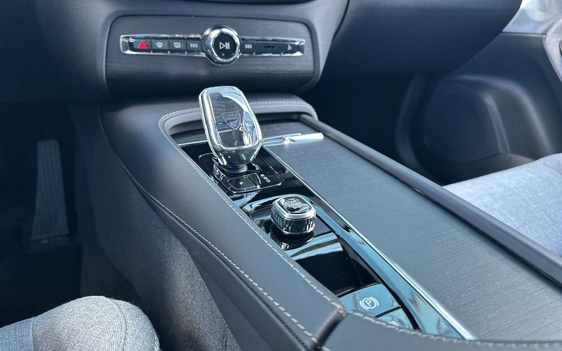 Notranja slika - Volvo XC90 - T8 AWD Ultra Dark 7s 3 leta garancije + 3 servisi. - 19