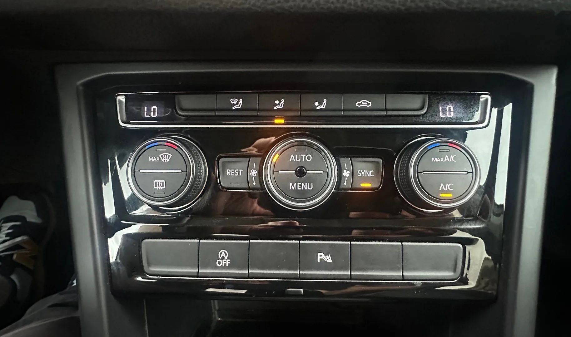 Zunanja slika - Volkswagen Touran - 2.0 TDI DSG.NAVI.KAMERA.NAREJEN VEL.SERVIS+MENJALN - 14