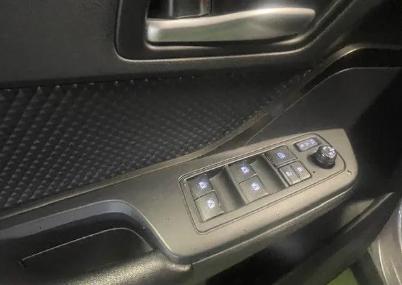 Zunanja slika - Toyota C-HR - C-enter 1.8 VVT-i hibrid CVT NAVI. KAMERA.TEM - 17