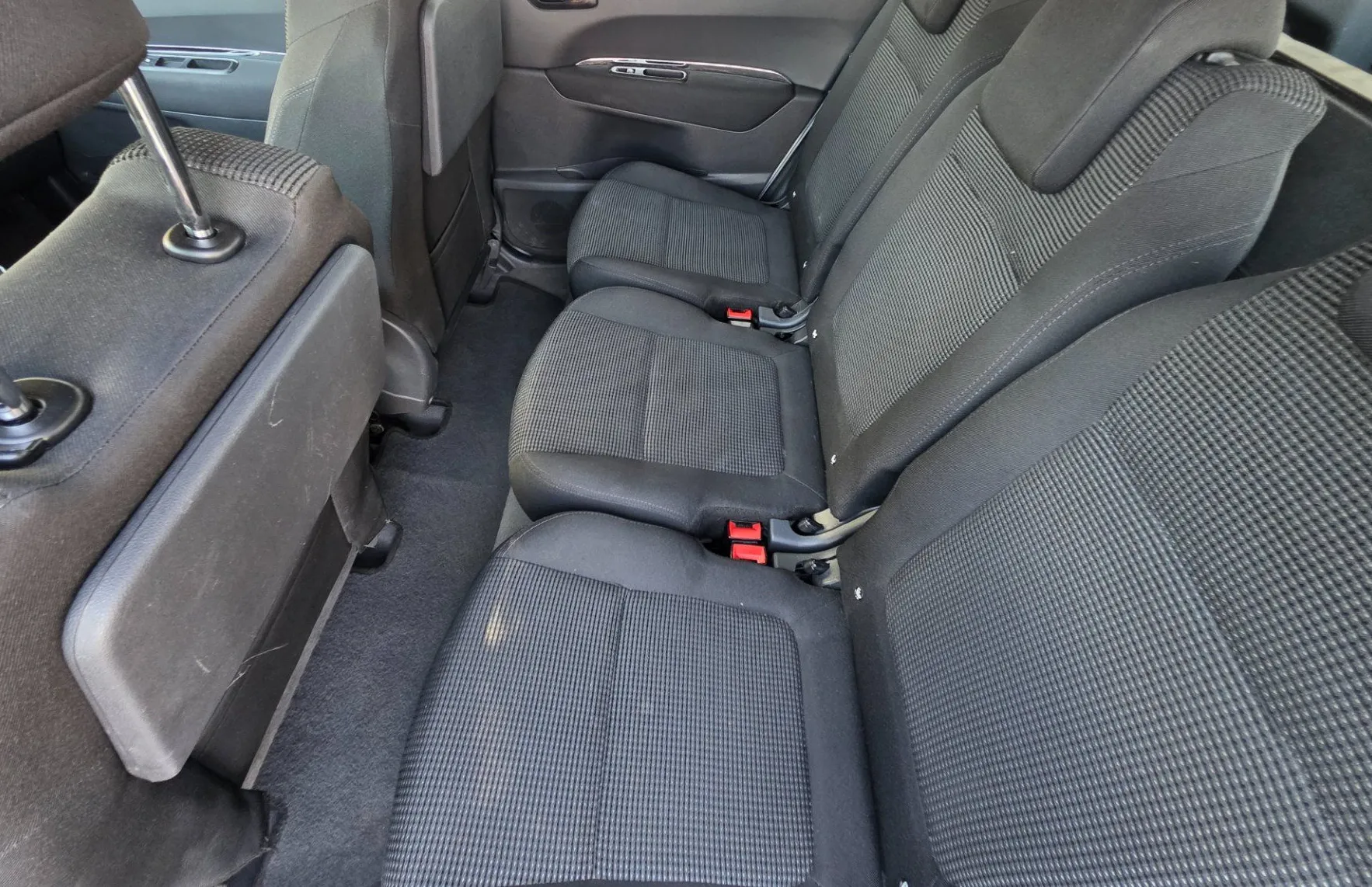 Zunanja slika - Peugeot 5008 - Premium 1.6 HDi FAP 7SEDEŽEV-KLIMA-ALU PLATIŠČA - 14