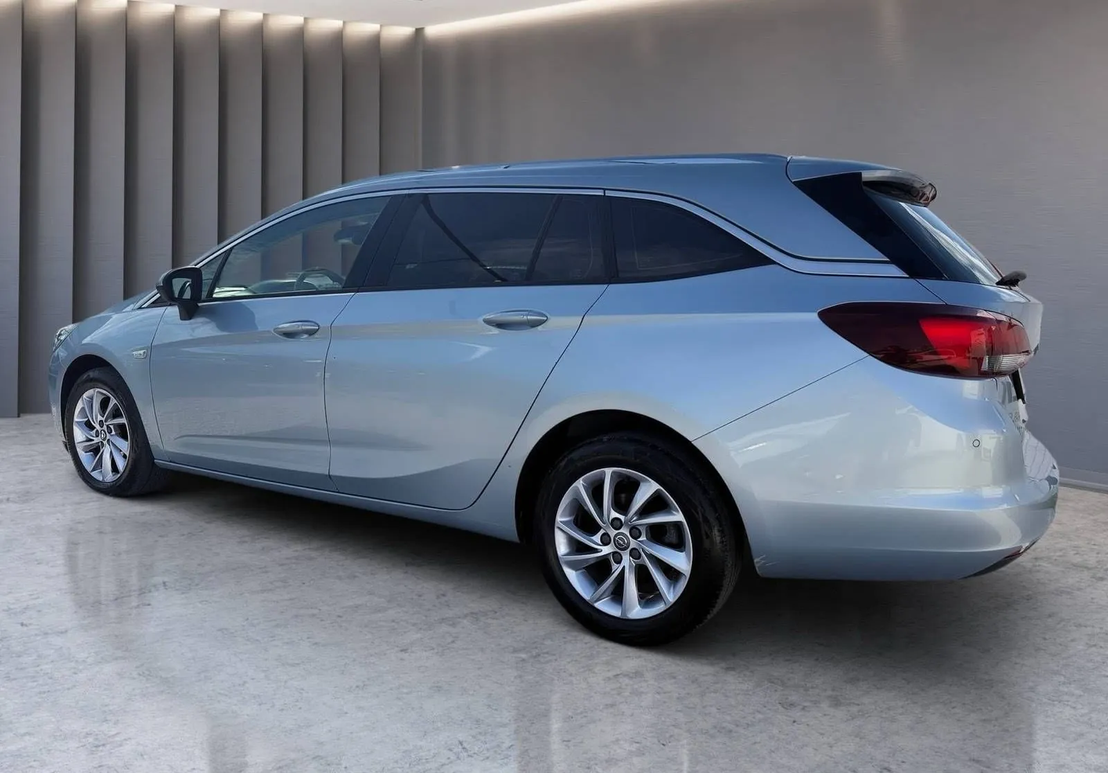 Notranja slika - Opel Astra - 1.6 CDTI 81KW ECOTEC S S INNOVATION ST... - 8