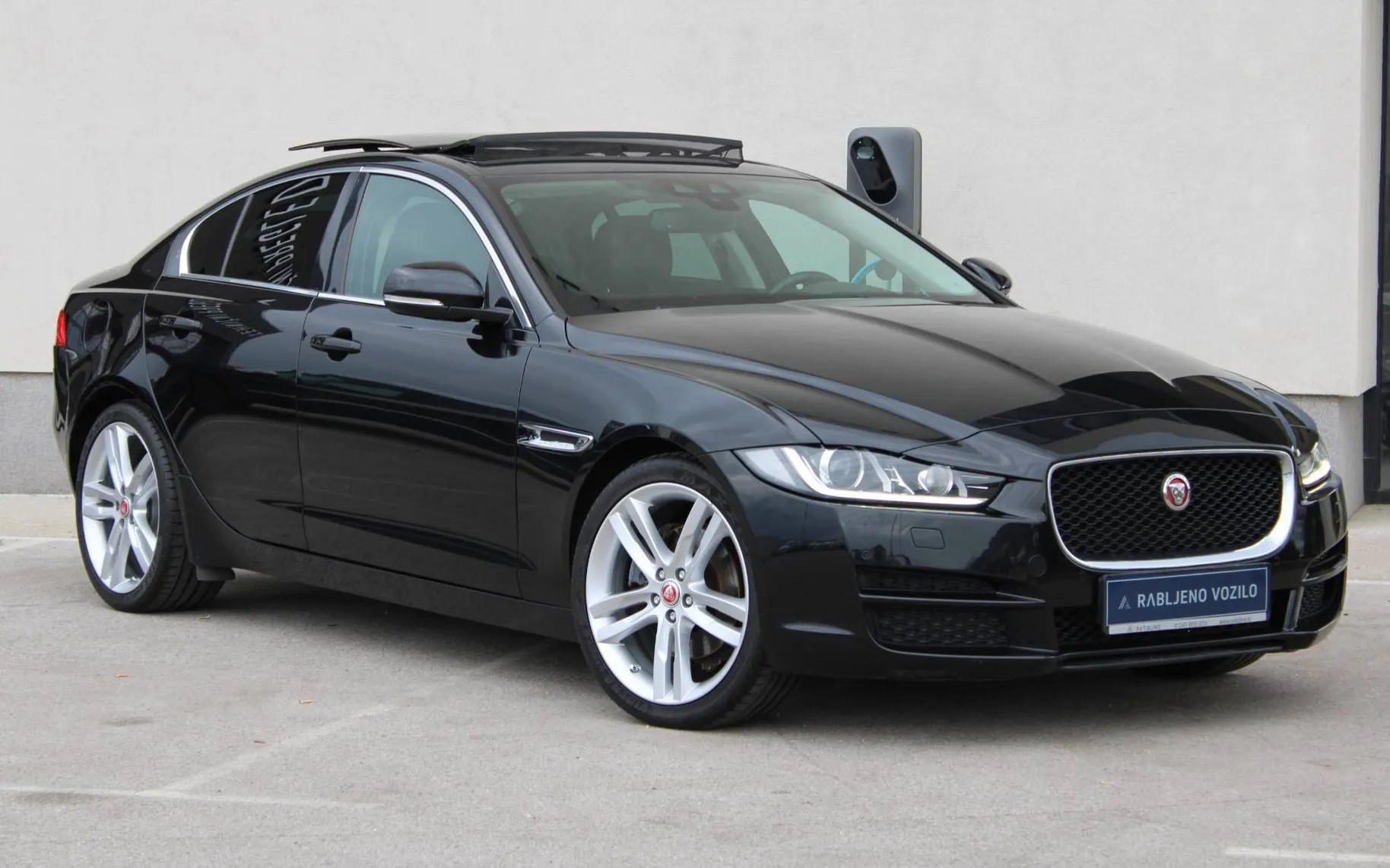 Zunanja slika - Jaguar XE - 2.0D 180PS R-Sport AUT PANO AKT TEMPO GRET SED - 3